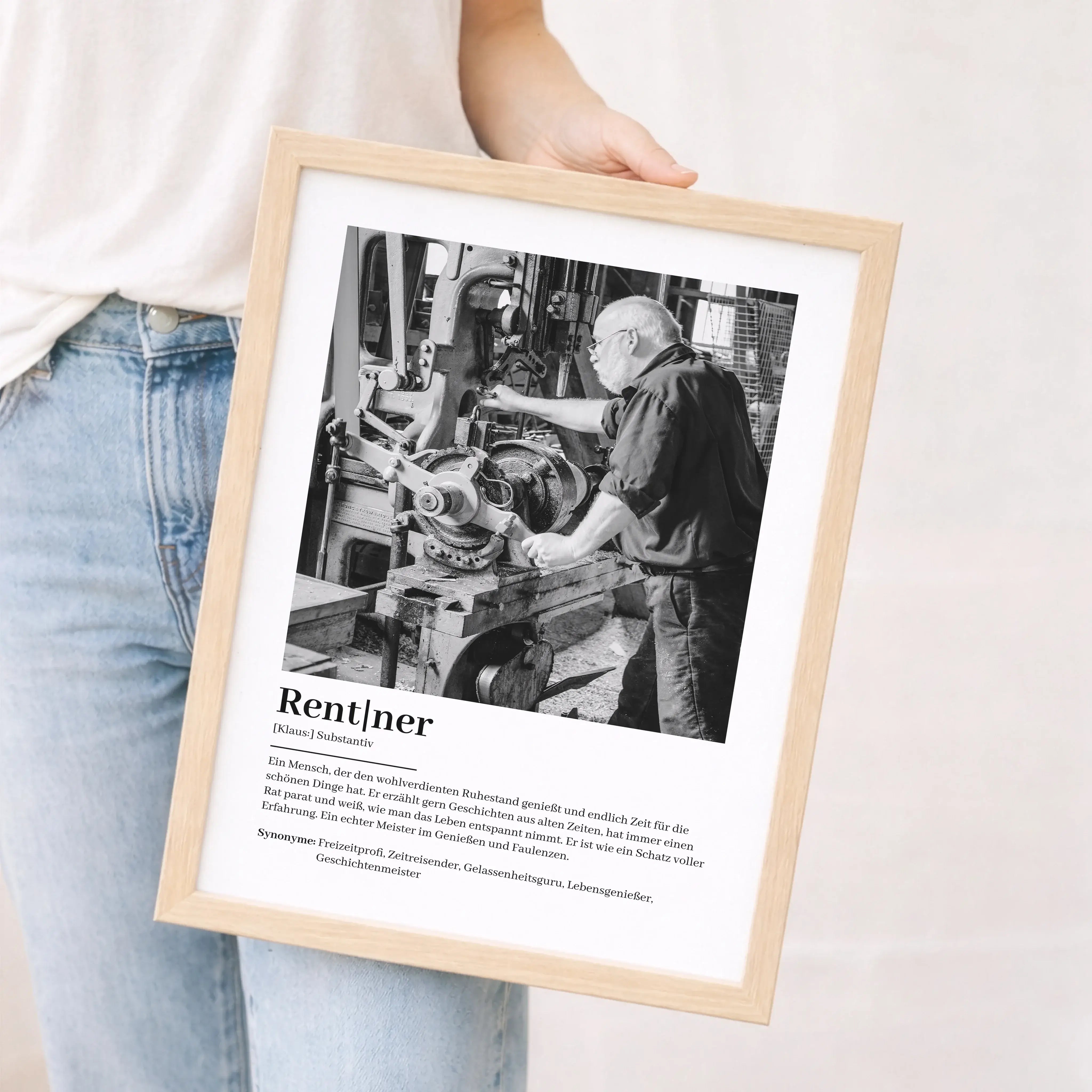 Rentner Definition Poster mit Foto-Personalisiertes Poster-famprints-Das Rentner Definition Poster mit Foto ist ein persönliches Geschenk zum Ruhestand, das Humor, Wertschätzung und Individualität verbindet. Bei famprints gestaltest du ein Poster, das den