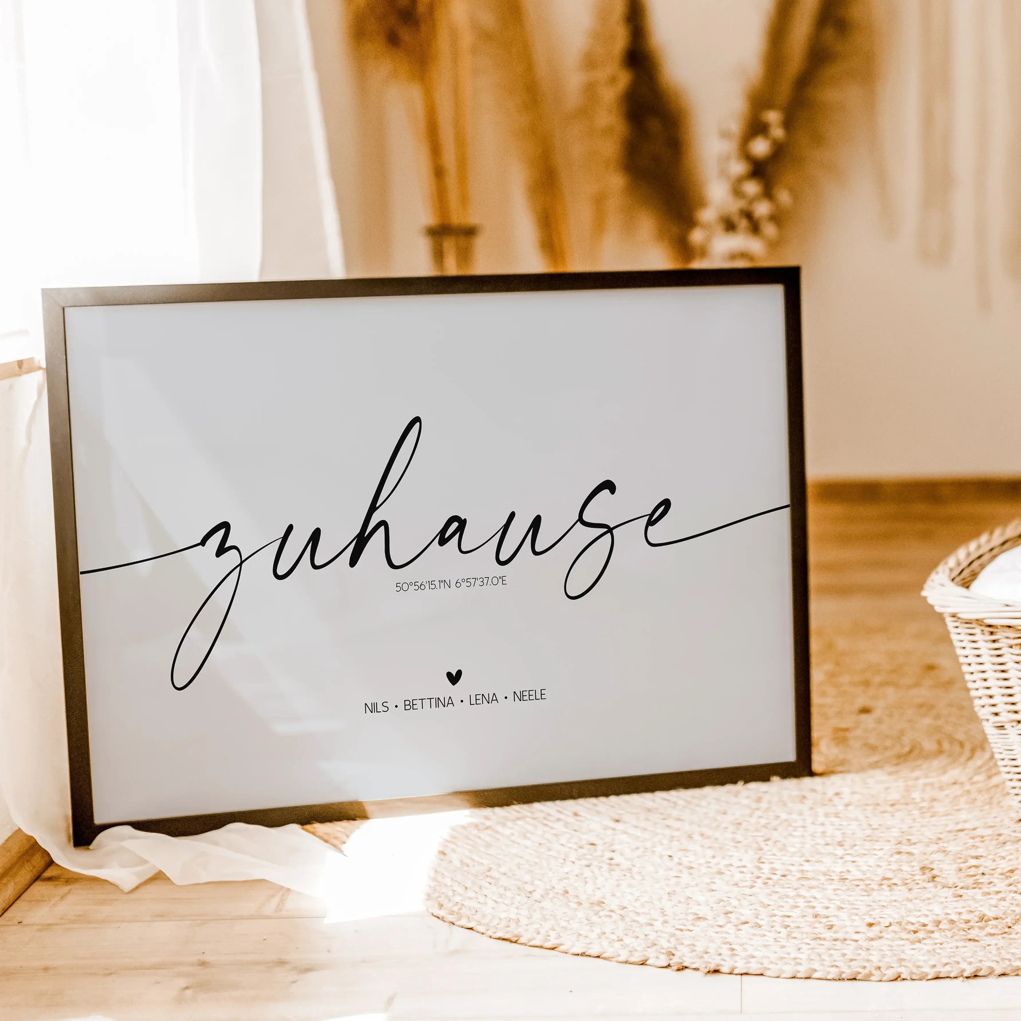 Poster Zuhause No1-famprints-Personalisiertes Poster-Entdecke unser Zuhause Poster, das deinem neuen Lebensabschnitt einen ganz individuellen Rahmen verleiht. Dieses liebevoll gestaltete Bild Zuhause ist mehr als nur ein dekoratives Element; es wird zum e