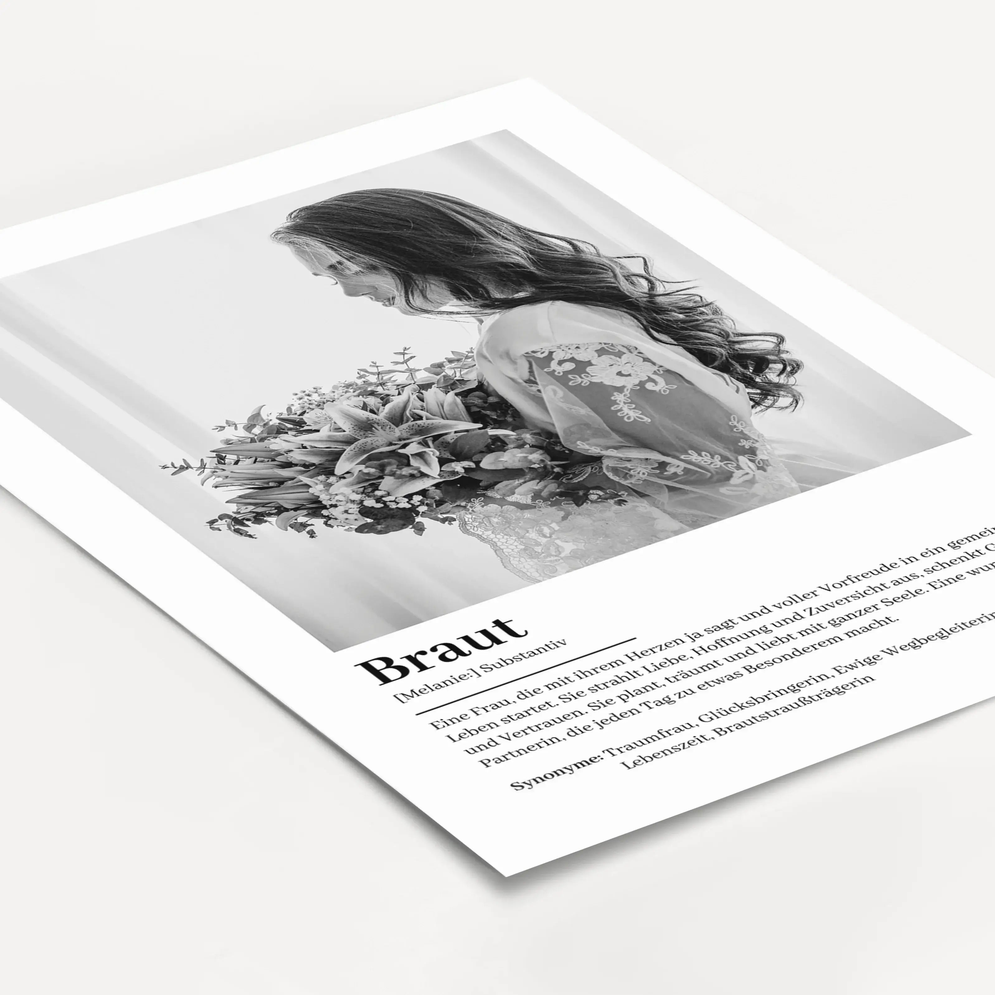 Braut Definition Poster mit Foto-Personalisiertes Poster-famprints-Das Braut Definition Poster mit Foto ist eine persönliche Geschenkidee für die Hochzeit, den Junggesellinnenabschied oder als liebevolle Überraschung vor dem großen Tag. Dieses personalisi