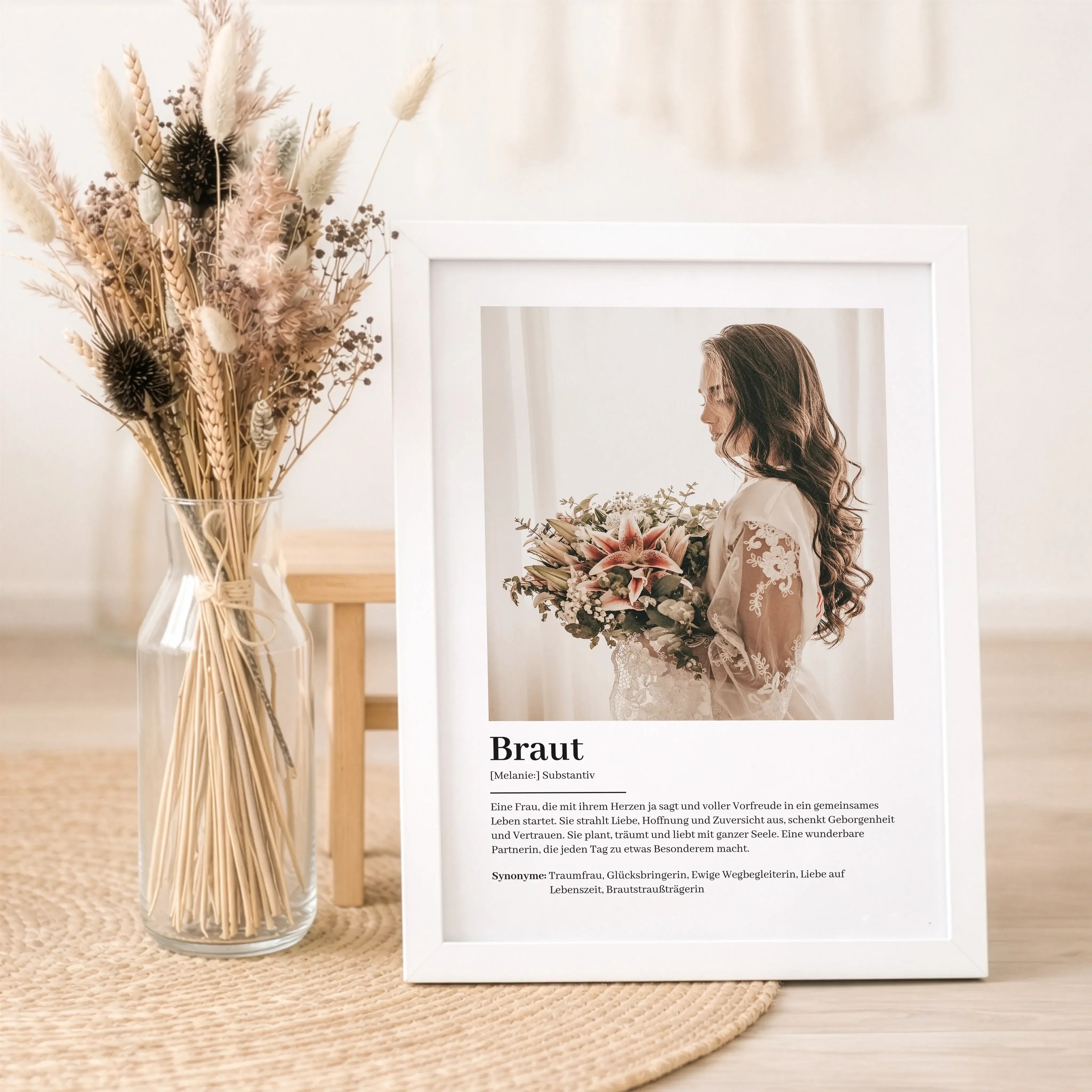 Braut Definition Poster mit Foto-Personalisiertes Poster-famprints-Das Braut Definition Poster mit Foto ist eine persönliche Geschenkidee für die Hochzeit, den Junggesellinnenabschied oder als liebevolle Überraschung vor dem großen Tag. Dieses personalisi