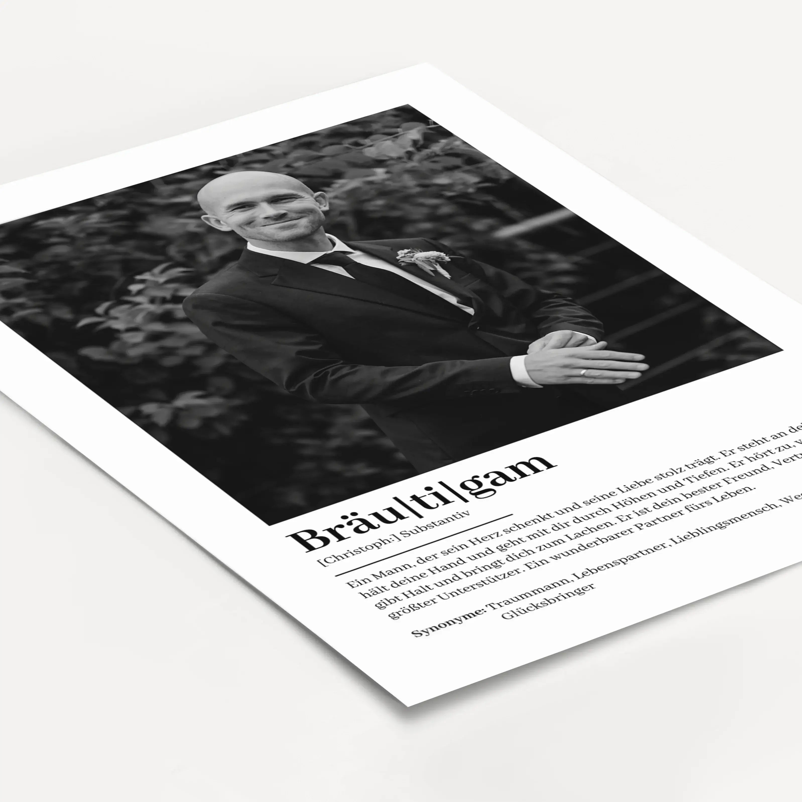 Bräutigam Definition Poster mit Foto-Personalisiertes Poster-famprints-Suchst du nach einem einzigartigen Geschenk für den Bräutigam? Unser Bräutigam Definition Poster mit Foto ist die perfekte Wahl! Dieses liebevoll gestaltete Poster zeigt auf kreative W