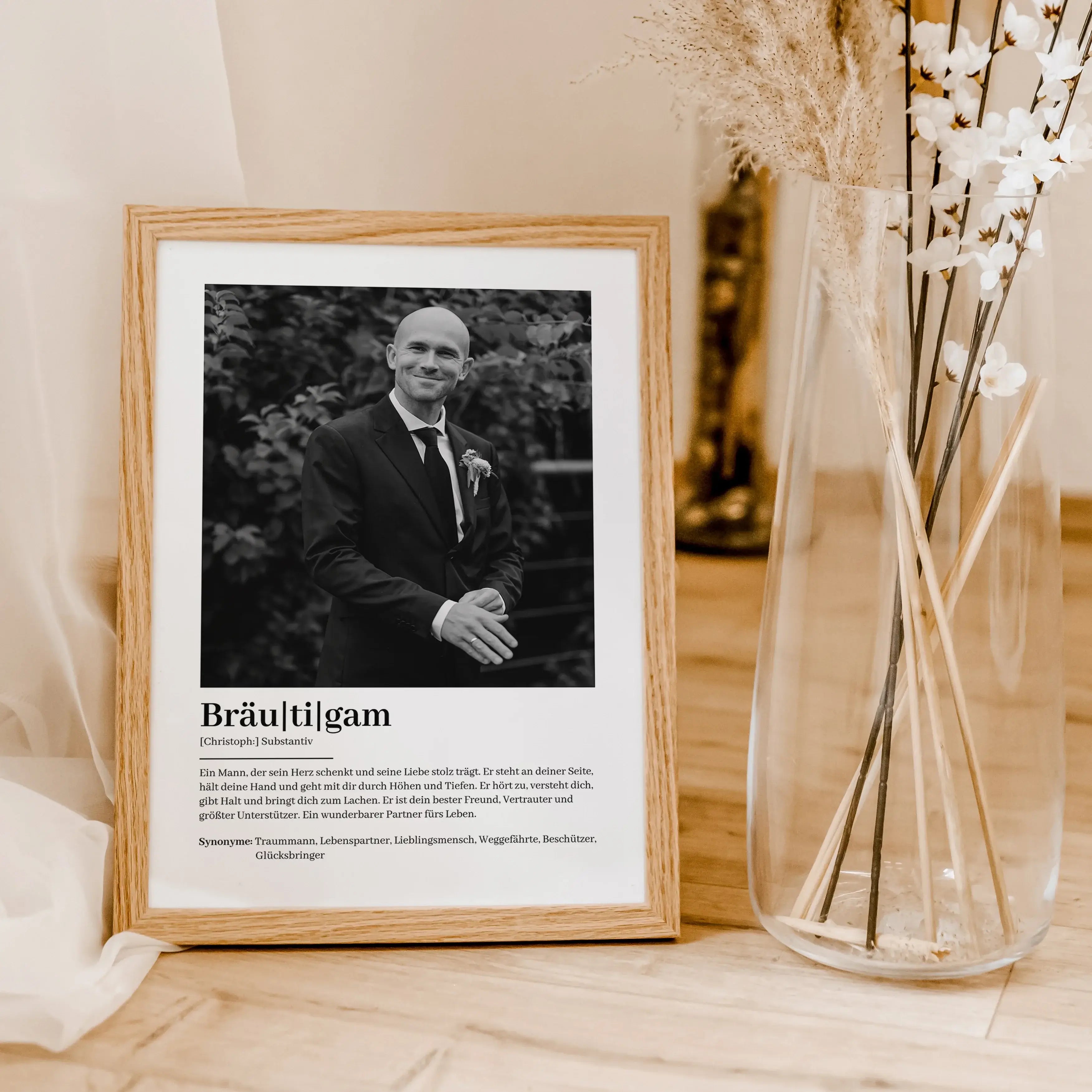 Bräutigam Definition Poster mit Foto-Personalisiertes Poster-famprints-Suchst du nach einem einzigartigen Geschenk für den Bräutigam? Unser Bräutigam Definition Poster mit Foto ist die perfekte Wahl! Dieses liebevoll gestaltete Poster zeigt auf kreative W