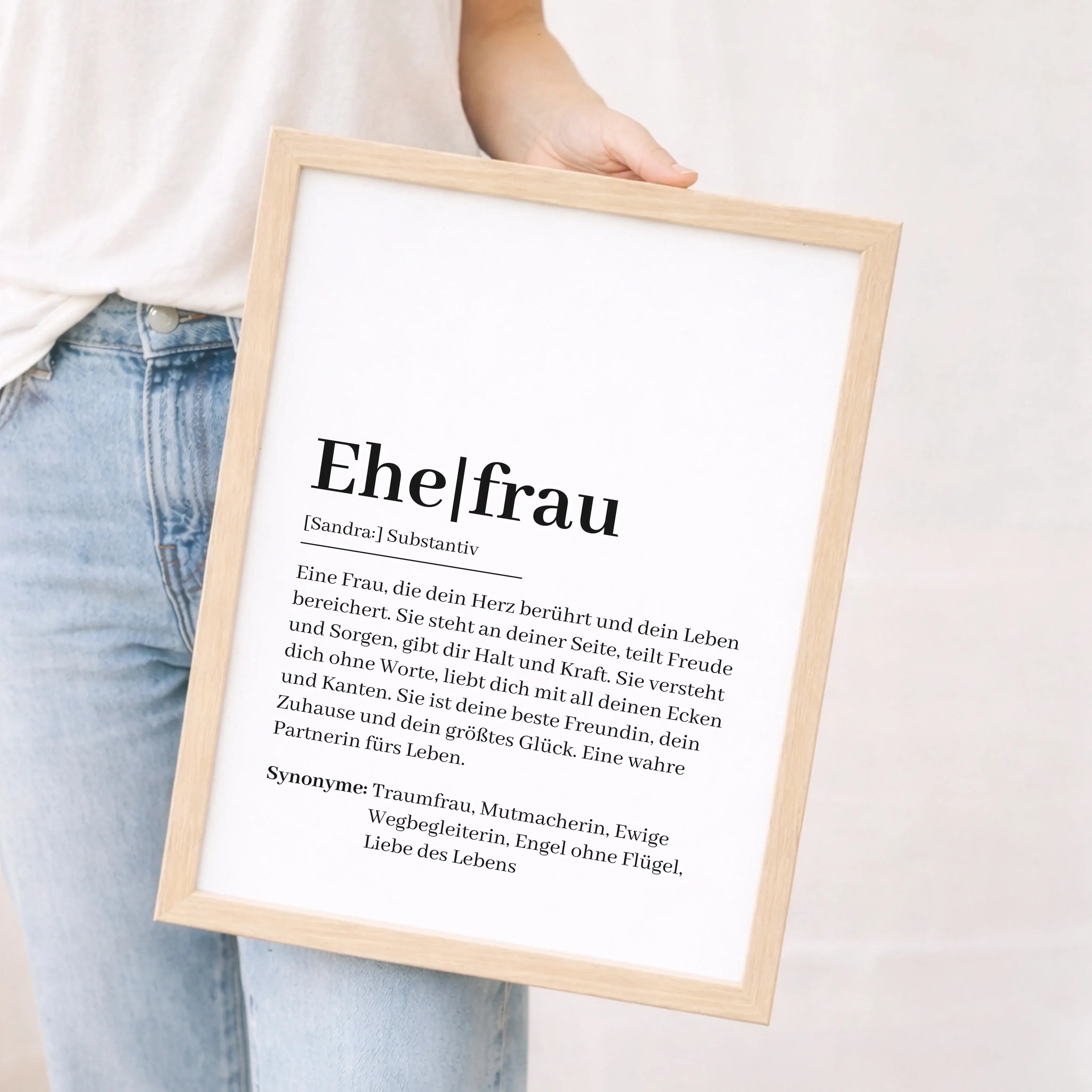 Ehefrau Definition Poster-Personalisiertes Poster-famprints-Das Ehefrau Definition Poster ist eine liebevolle Art, deiner Partnerin zu zeigen, was sie für dich bedeutet. Der stilvolle Definitionstext beschreibt auf emotionale und ehrliche Weise, was eine