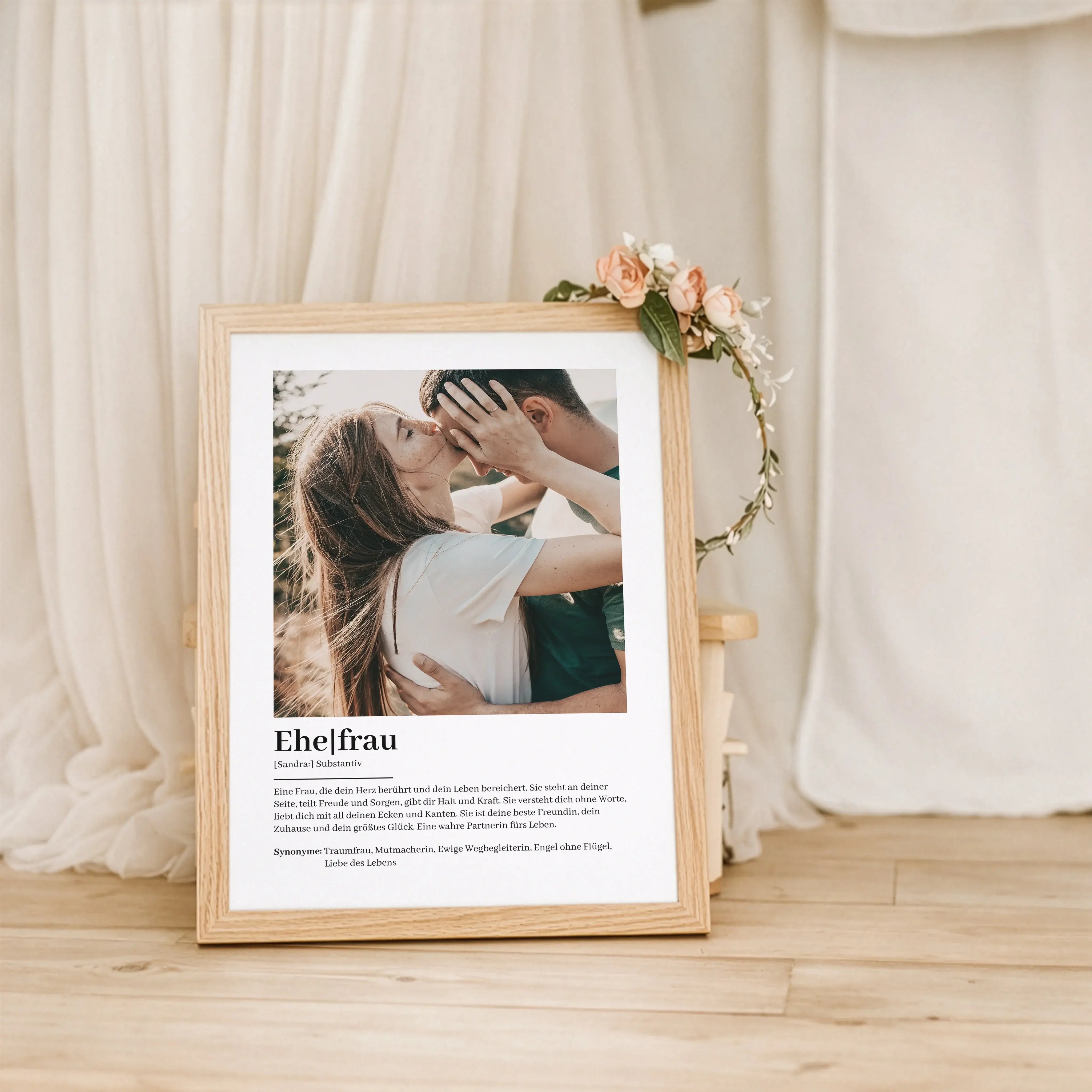 Ehefrau Definition Poster mit Foto-Personalisiertes Poster-famprints-Das Ehefrau Definition Poster mit Foto ist eine persönliche Art, deiner Frau zu zeigen, was sie dir bedeutet. Du gestaltest das Poster individuell mit einem Foto, ihrem Namen und einem T