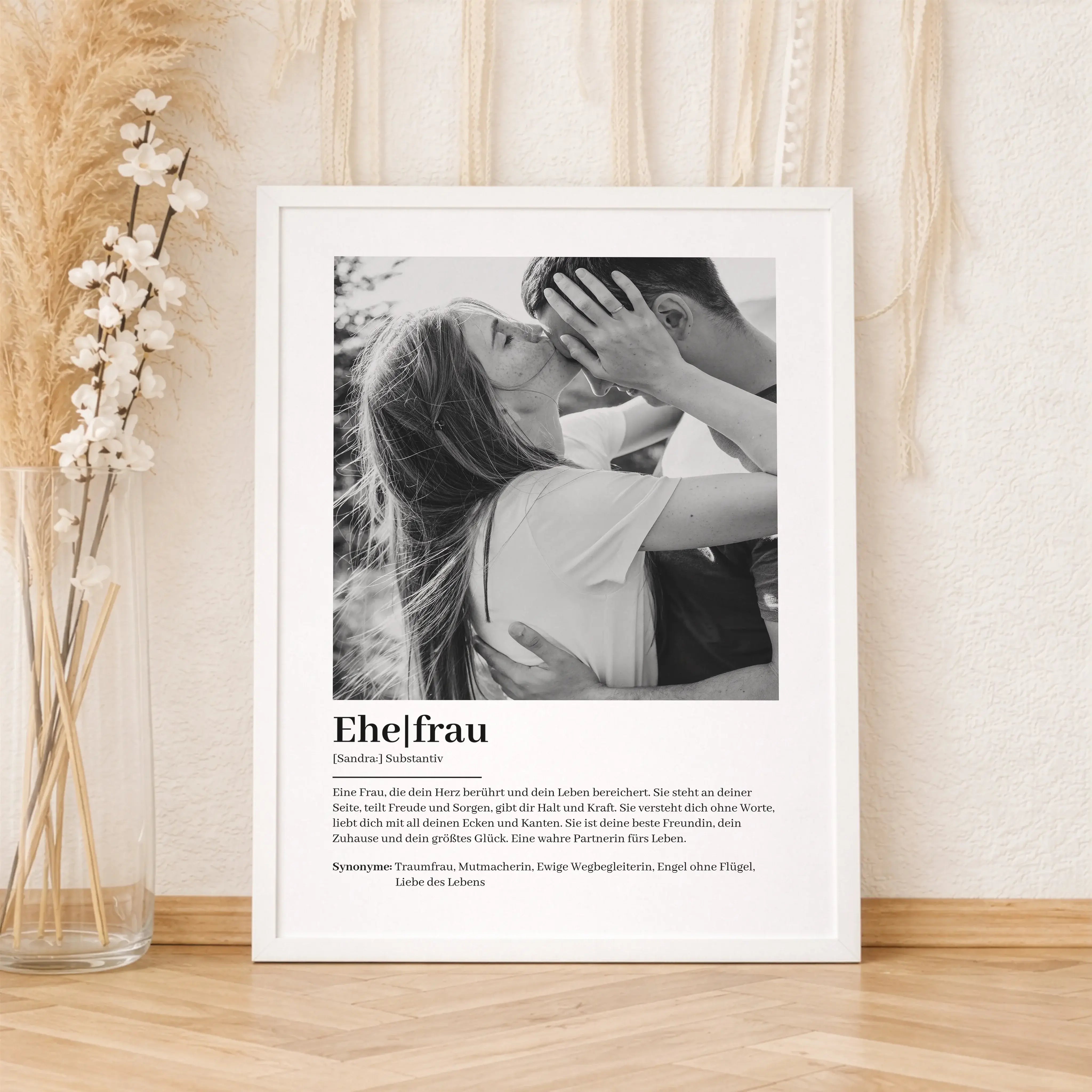 Ehefrau Definition Poster mit Foto-Personalisiertes Poster-famprints-Das Ehefrau Definition Poster mit Foto ist eine persönliche Art, deiner Frau zu zeigen, was sie dir bedeutet. Du gestaltest das Poster individuell mit einem Foto, ihrem Namen und einem T