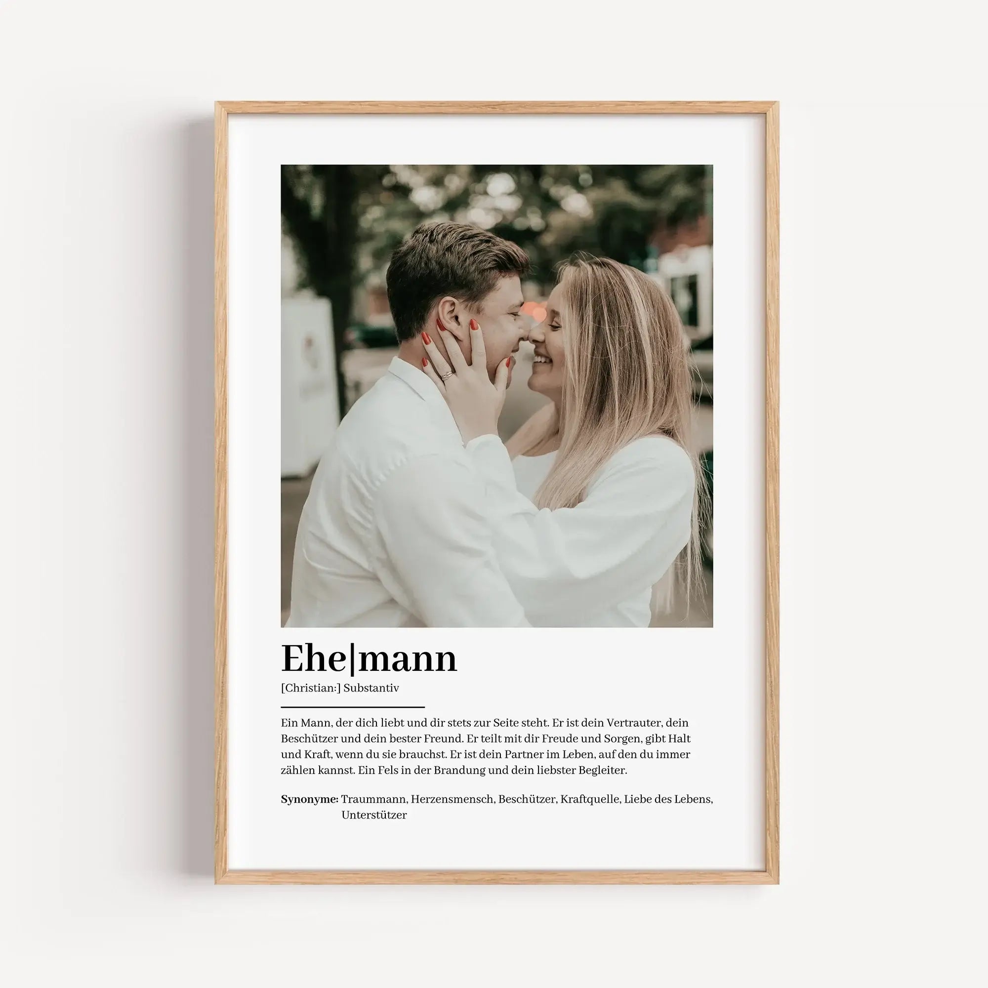 Ehemann Definition Poster mit Foto-Personalisiertes Poster-famprints-Das Ehemann Definition Poster mit Foto ist ein persönliches Geschenk, das zeigt, was euch verbindet. Du gestaltest ein individuelles Poster mit eurem Lieblingsfoto, Namen und einer liebe