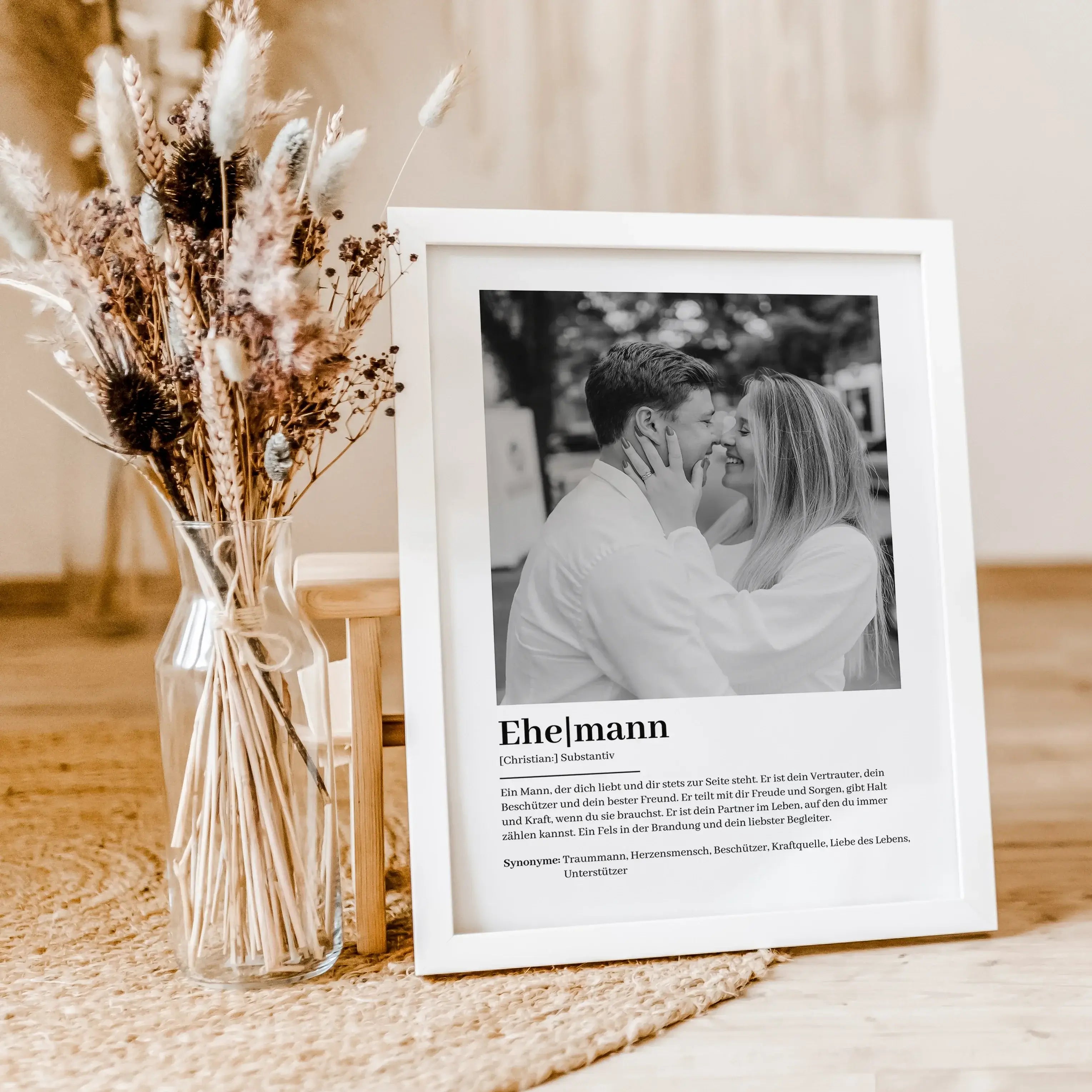 Ehemann Definition Poster mit Foto-Personalisiertes Poster-famprints-Suchst du nach einem einzigartigen Geschenk für deinen Liebsten? Unser Ehemann Definition Poster mit Foto ist die perfekte Wahl! Dieses liebevoll gestaltete Poster zeigt auf besondere We