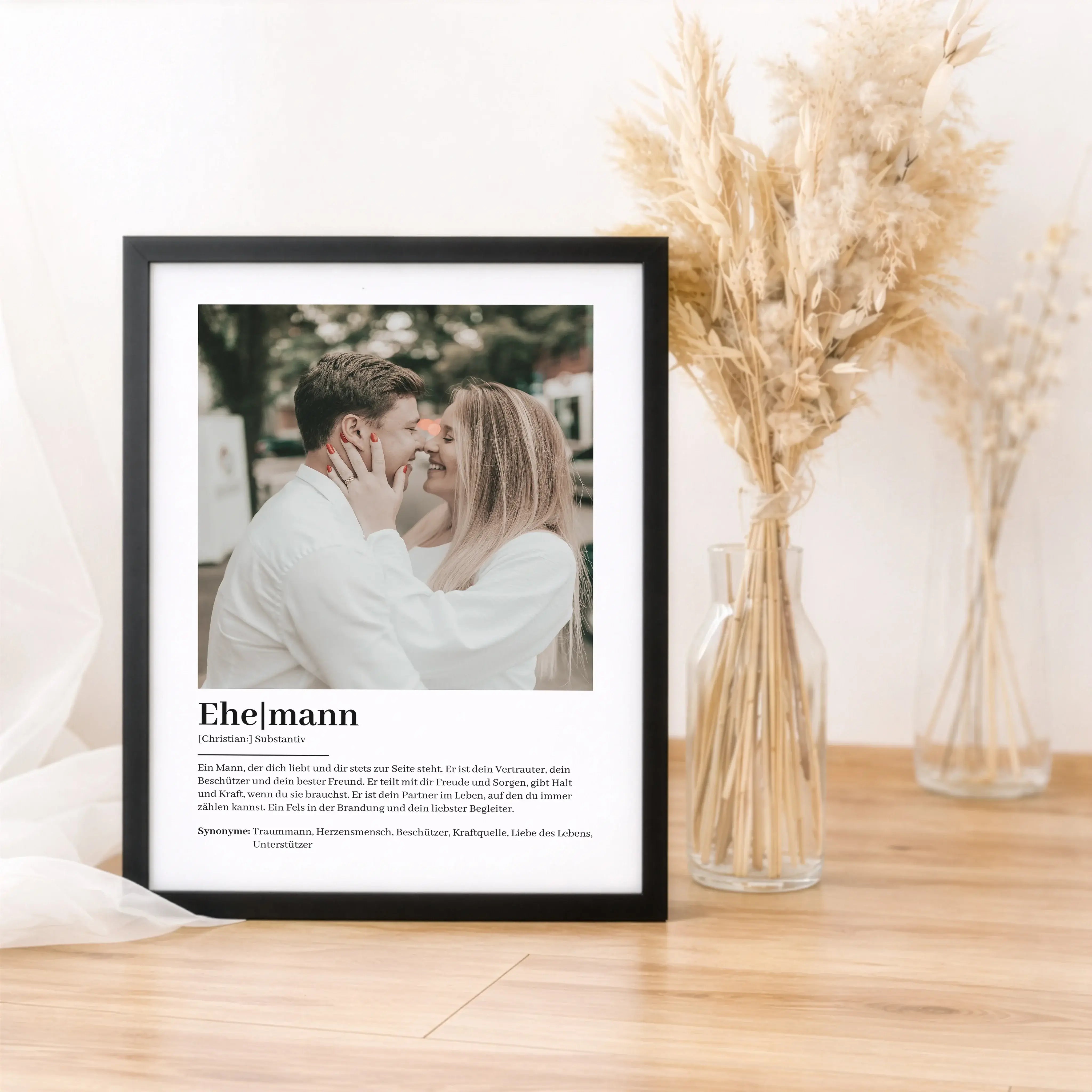 Ehemann Definition Poster mit Foto-Personalisiertes Poster-famprints-Das Ehemann Definition Poster mit Foto ist ein persönliches Geschenk, das zeigt, was euch verbindet. Du gestaltest ein individuelles Poster mit eurem Lieblingsfoto, Namen und einer liebe