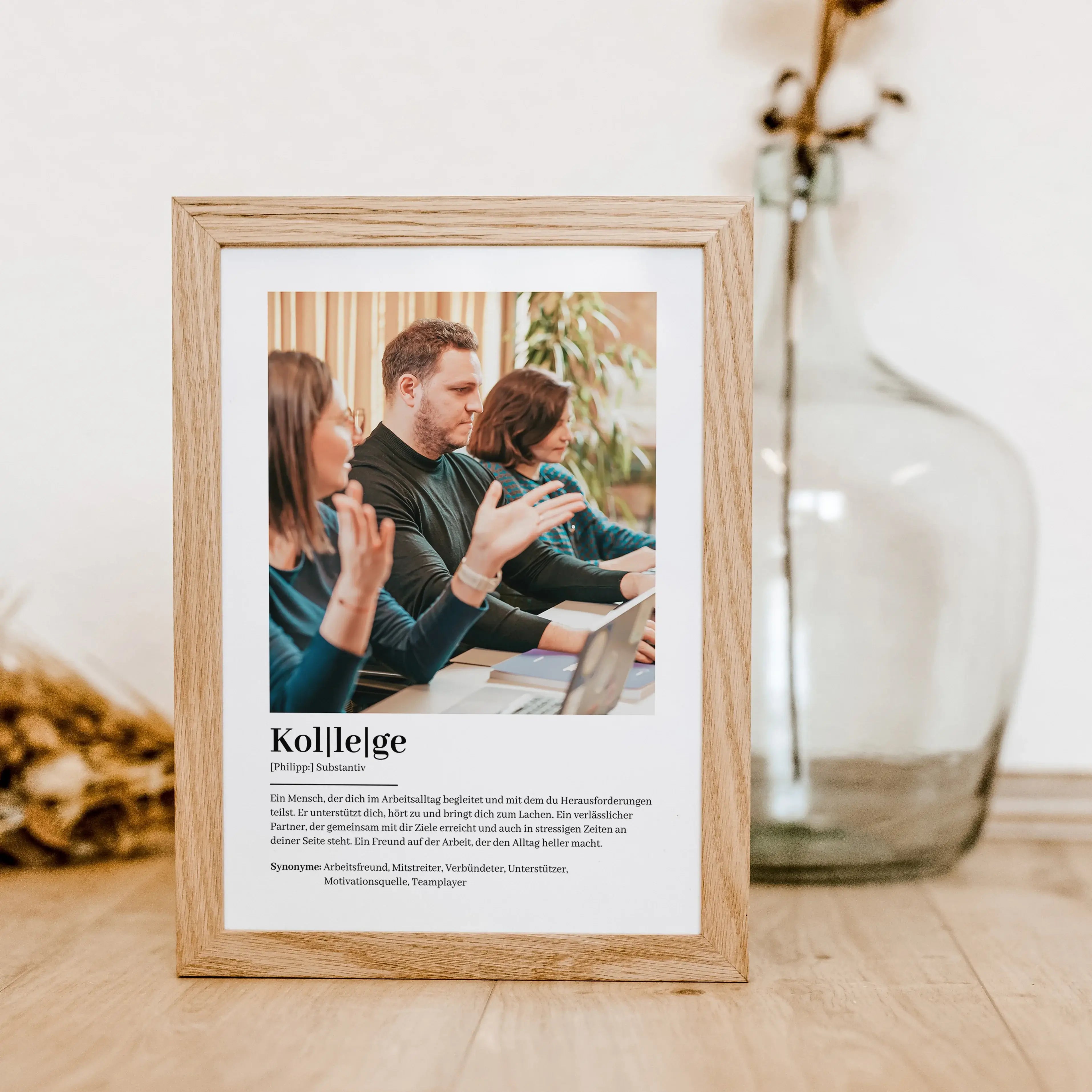 Kollege Definition Poster mit Foto-Personalisiertes Poster-famprints-Das Kollege Definition Poster mit Foto ist das perfekte personalisierte Geschenk für deinen Kollegen. Auf liebevolle und humorvolle Weise beschreibt das Poster, wie dein Kollege wirklich