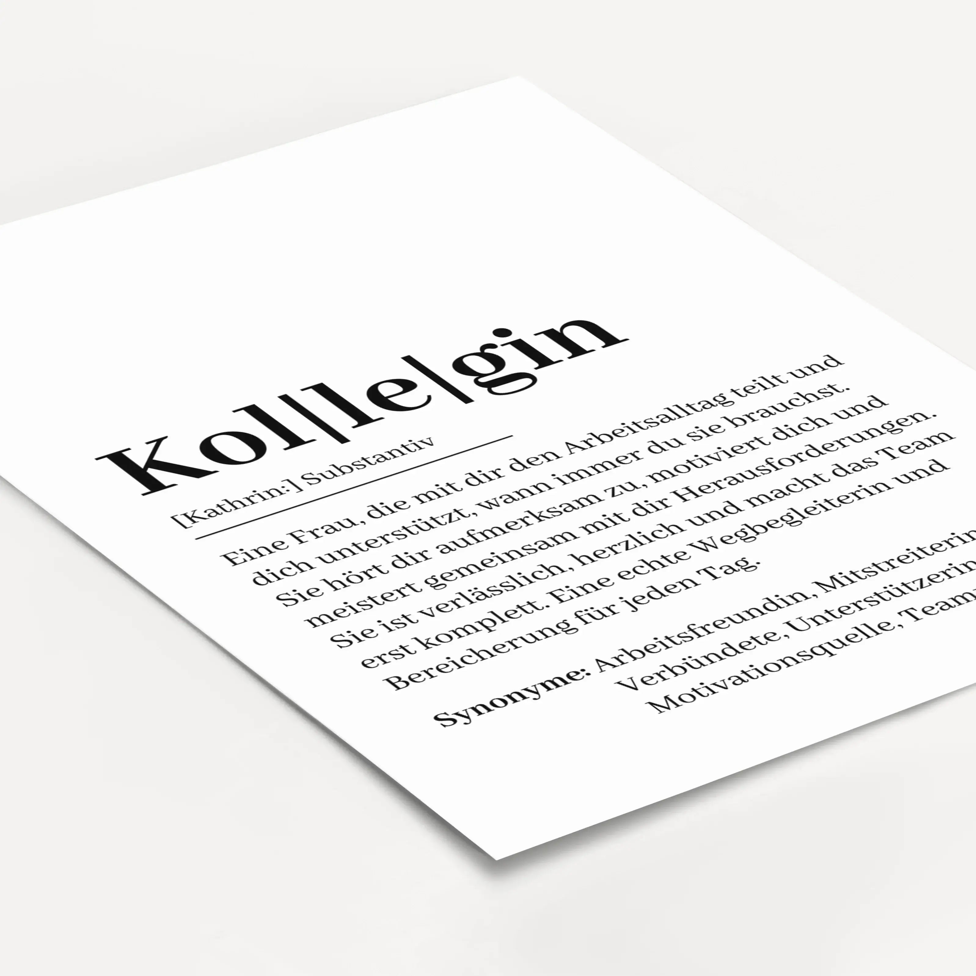 Kollegin Definition Poster-Personalisiertes Poster-famprints-Das Kollegin Definition Poster von famprints ist ein persönliches Geschenk für den Arbeitsalltag und besondere Momente im Team. Es beschreibt auf stilvolle Weise, was eine Kollegin wirklich ausm