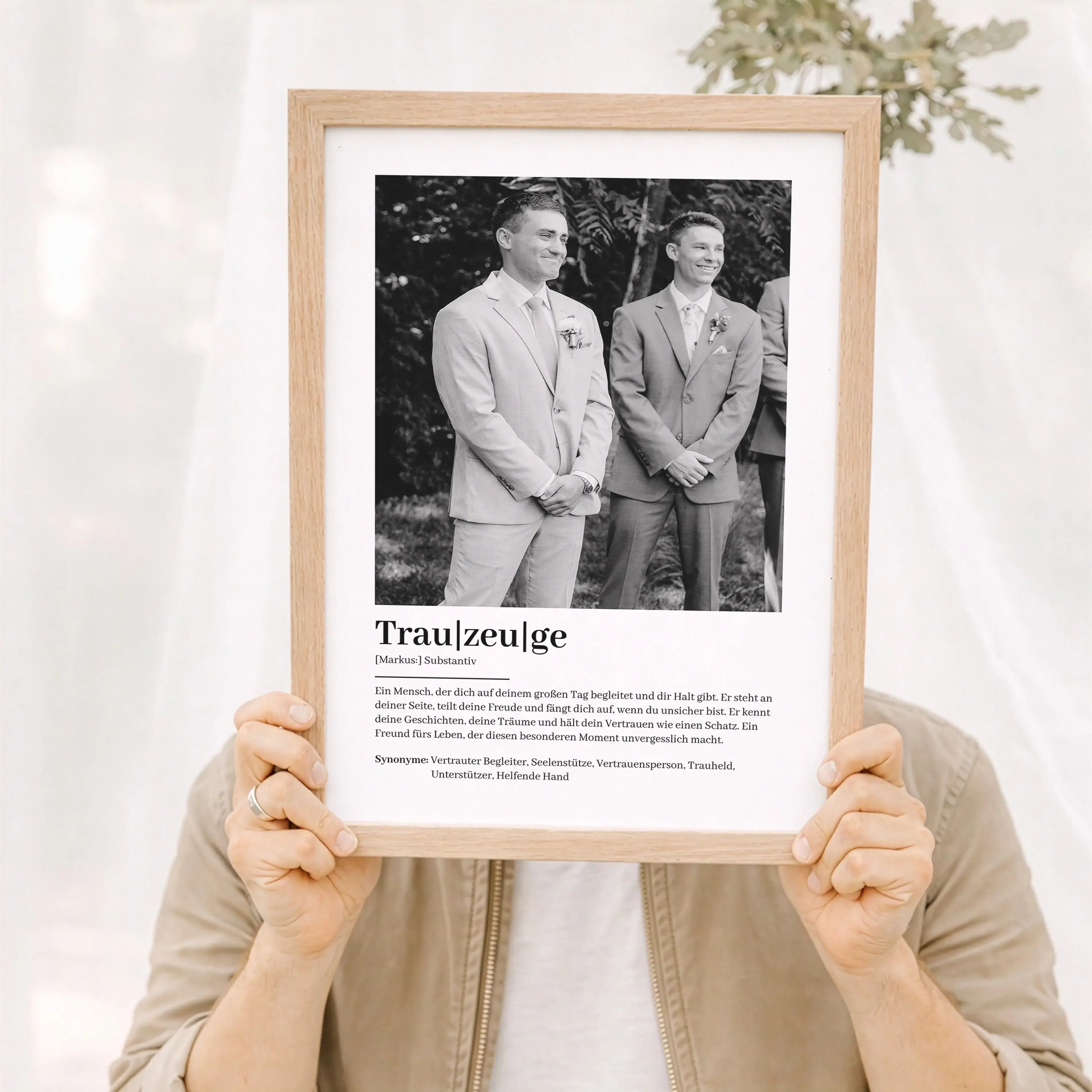 Trauzeuge Definition Poster mit Foto-Personalisiertes Poster-famprints-Das Trauzeuge Definition Poster mit Foto ist ein persönliches Geschenk, das deinem Trauzeugen zeigt, wie wichtig seine Rolle an eurer Hochzeit ist. Du hältst damit nicht nur einen beso