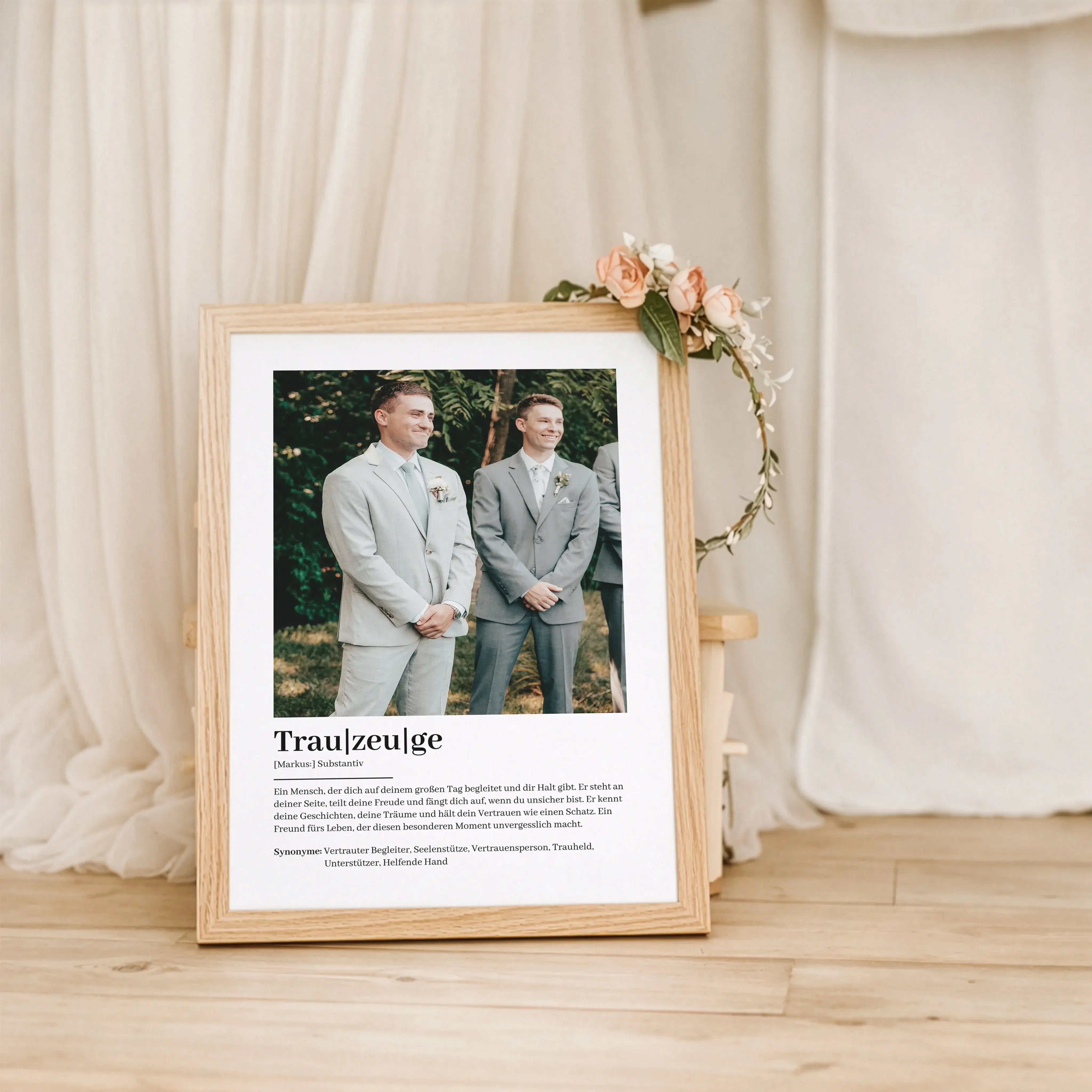 Trauzeuge Definition Poster mit Foto-Personalisiertes Poster-famprints-Das Trauzeuge Definition Poster mit Foto ist ein persönliches Geschenk, das deinem Trauzeugen zeigt, wie wichtig seine Rolle an eurer Hochzeit ist. Du hältst damit nicht nur einen beso