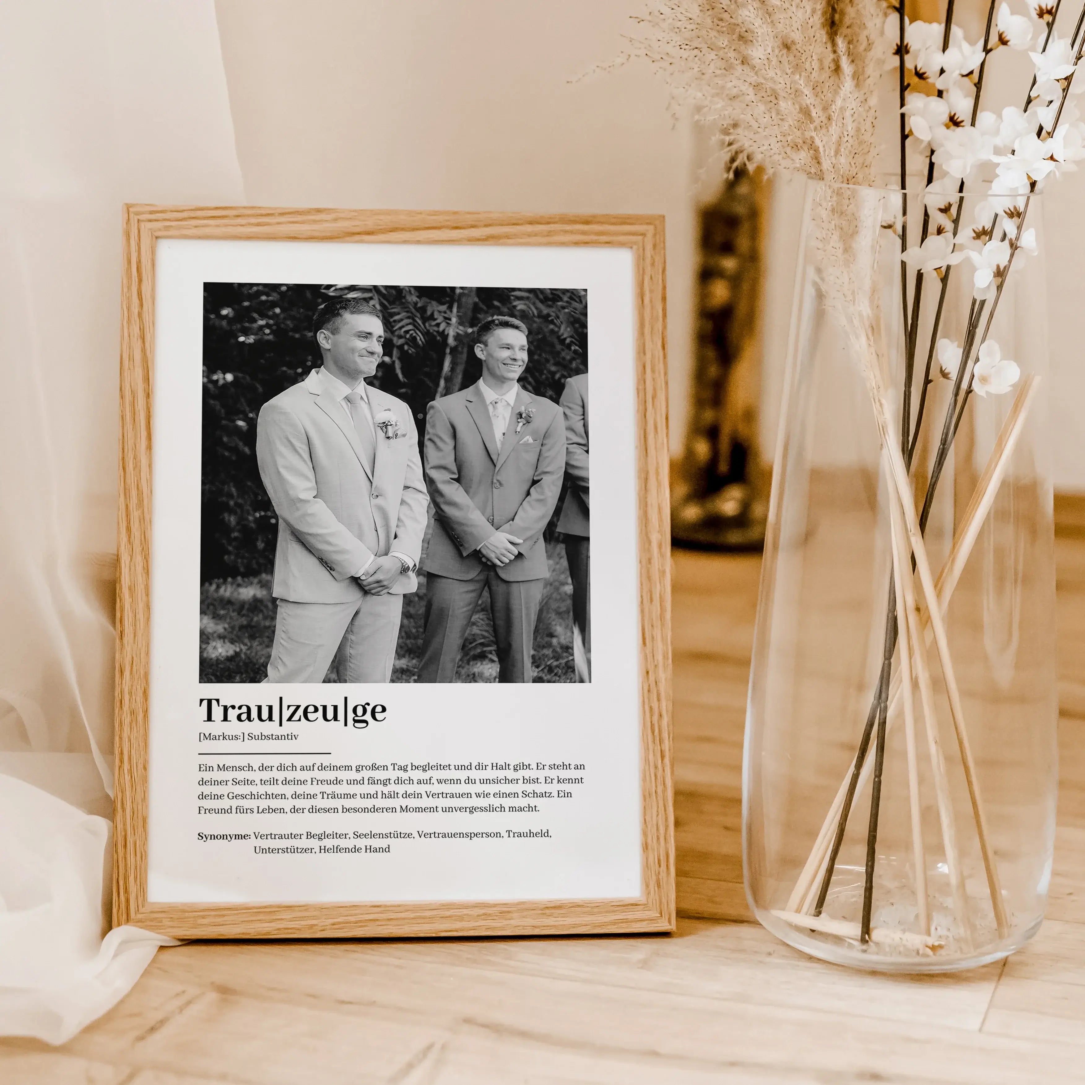 Trauzeuge Definition Poster mit Foto-Personalisiertes Poster-famprints-Suchst du nach einem besonderen Geschenk für deinen Trauzeugen? Unser Trauzeuge Definition Poster mit Foto ist die perfekte Wahl! Dieses liebevoll gestaltete Poster zeigt auf einzigart