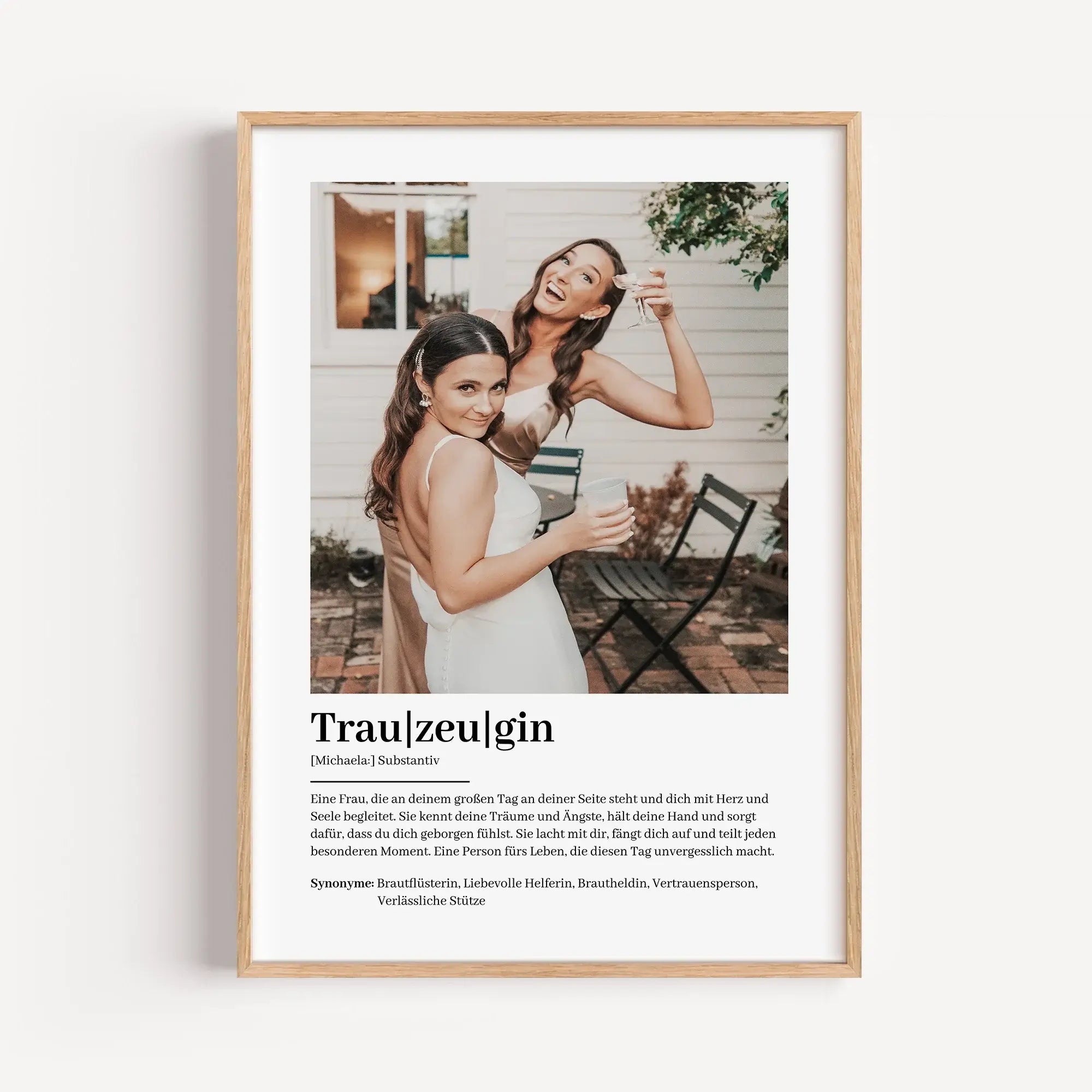 Trauzeugin Definition Poster mit Foto-Personalisiertes Poster-famprints-Das Trauzeugin Definition Poster mit Foto ist ein persönliches Geschenk, das deiner Trauzeugin zeigt, wie wichtig sie an deiner Seite ist. Die stilvolle Definition beschreibt ihre Rol