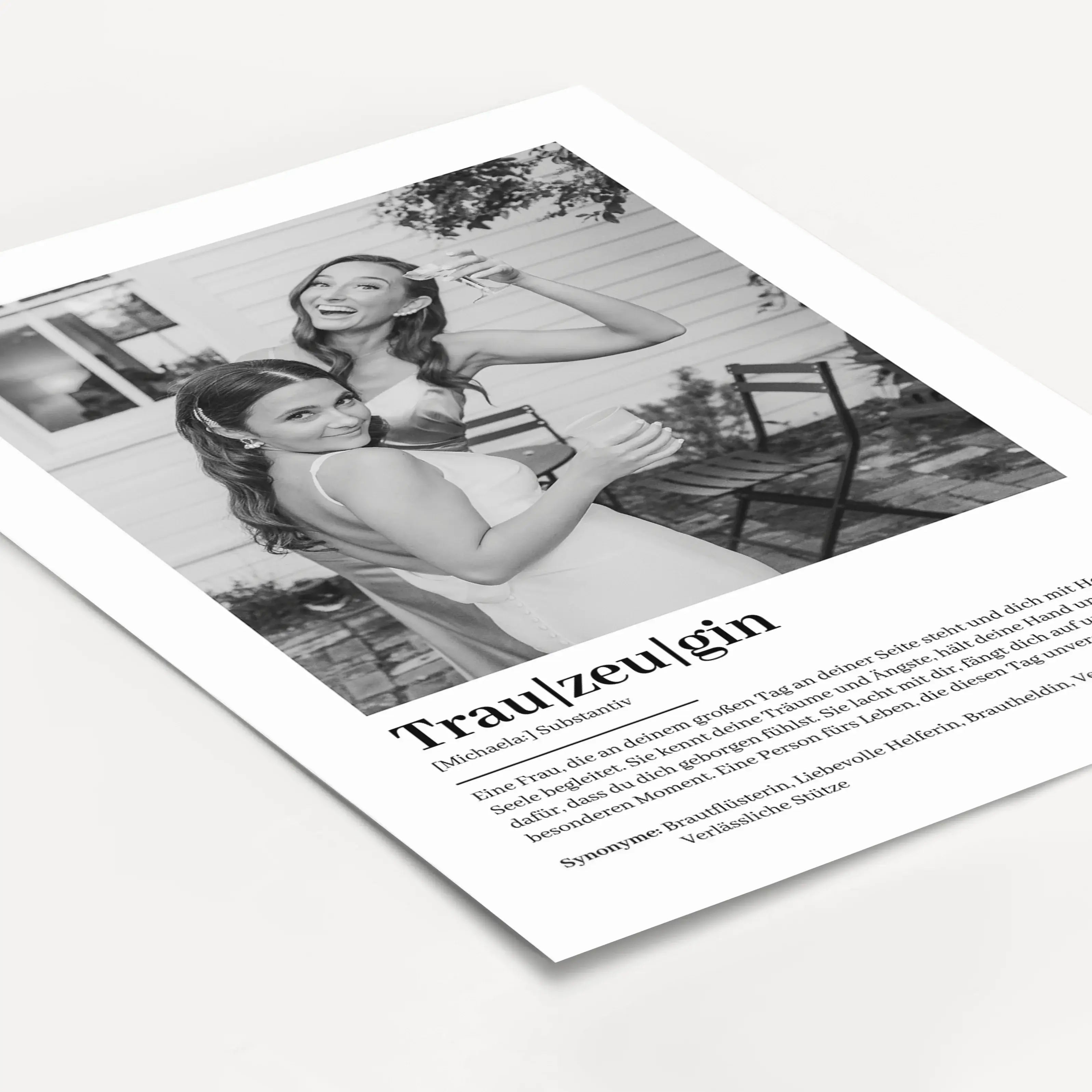 Trauzeugin Definition Poster mit Foto-Personalisiertes Poster-famprints-Suchst du nach einem einzigartigen Geschenk für deine Trauzeugin? Unser Trauzeugin Definition Poster mit Foto ist die perfekte Wahl! Dieses liebevoll gestaltete Poster zeigt auf beson