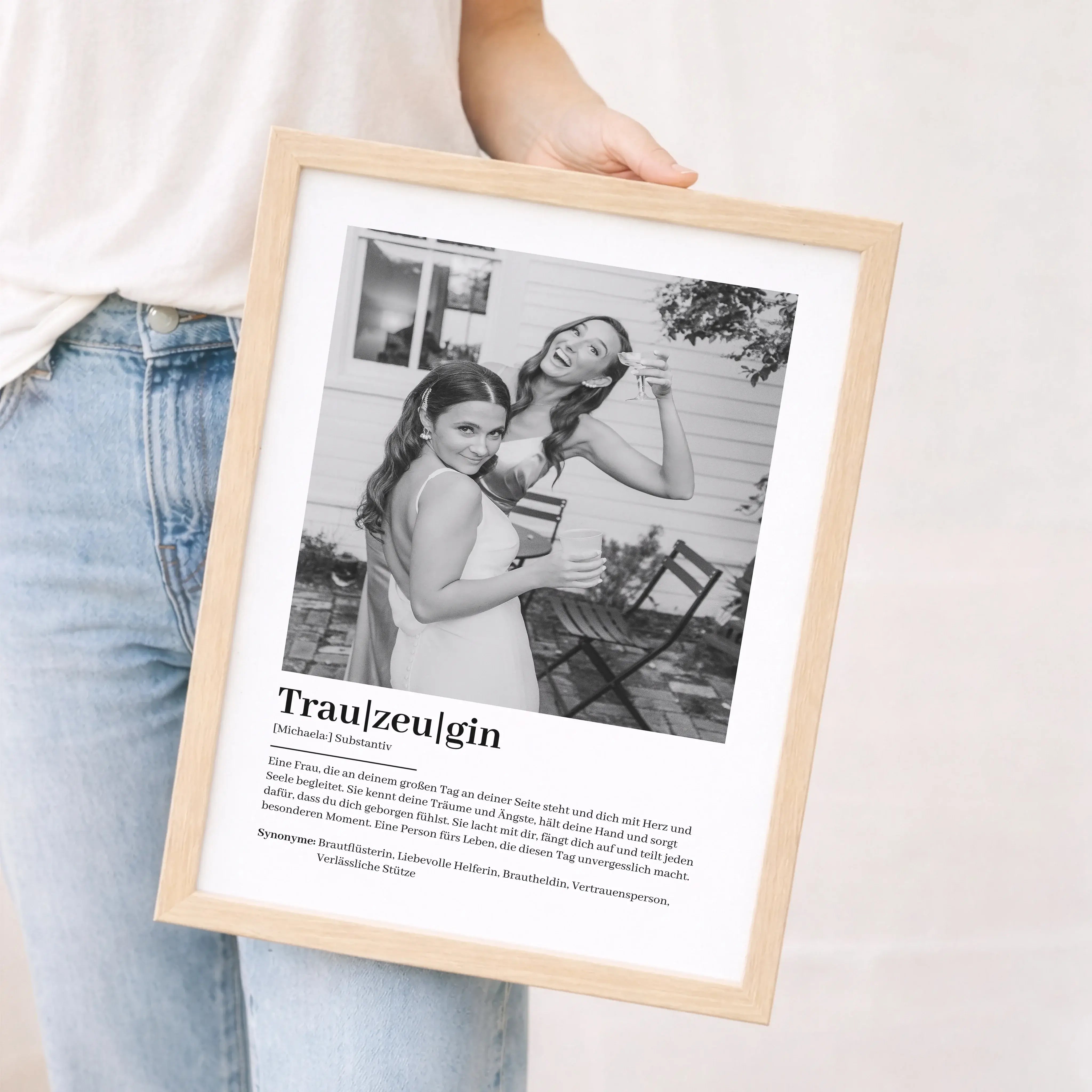 Trauzeugin Definition Poster mit Foto-Personalisiertes Poster-famprints-Das Trauzeugin Definition Poster mit Foto ist ein persönliches Geschenk, das deiner Trauzeugin zeigt, wie wichtig sie an deiner Seite ist. Die stilvolle Definition beschreibt ihre Rol