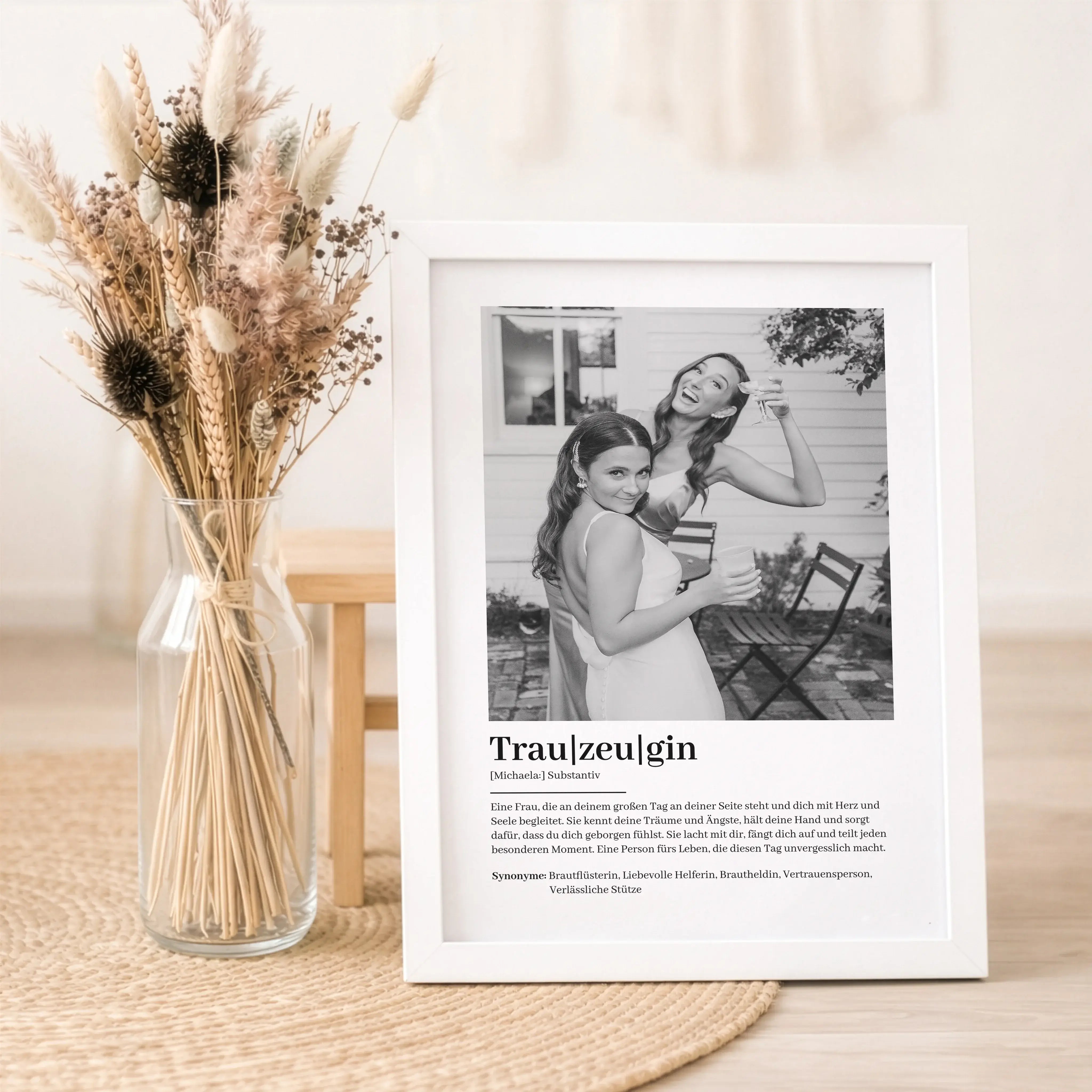 Trauzeugin Definition Poster mit Foto-Personalisiertes Poster-famprints-Das Trauzeugin Definition Poster mit Foto ist ein persönliches Geschenk, das deiner Trauzeugin zeigt, wie wichtig sie an deiner Seite ist. Die stilvolle Definition beschreibt ihre Rol