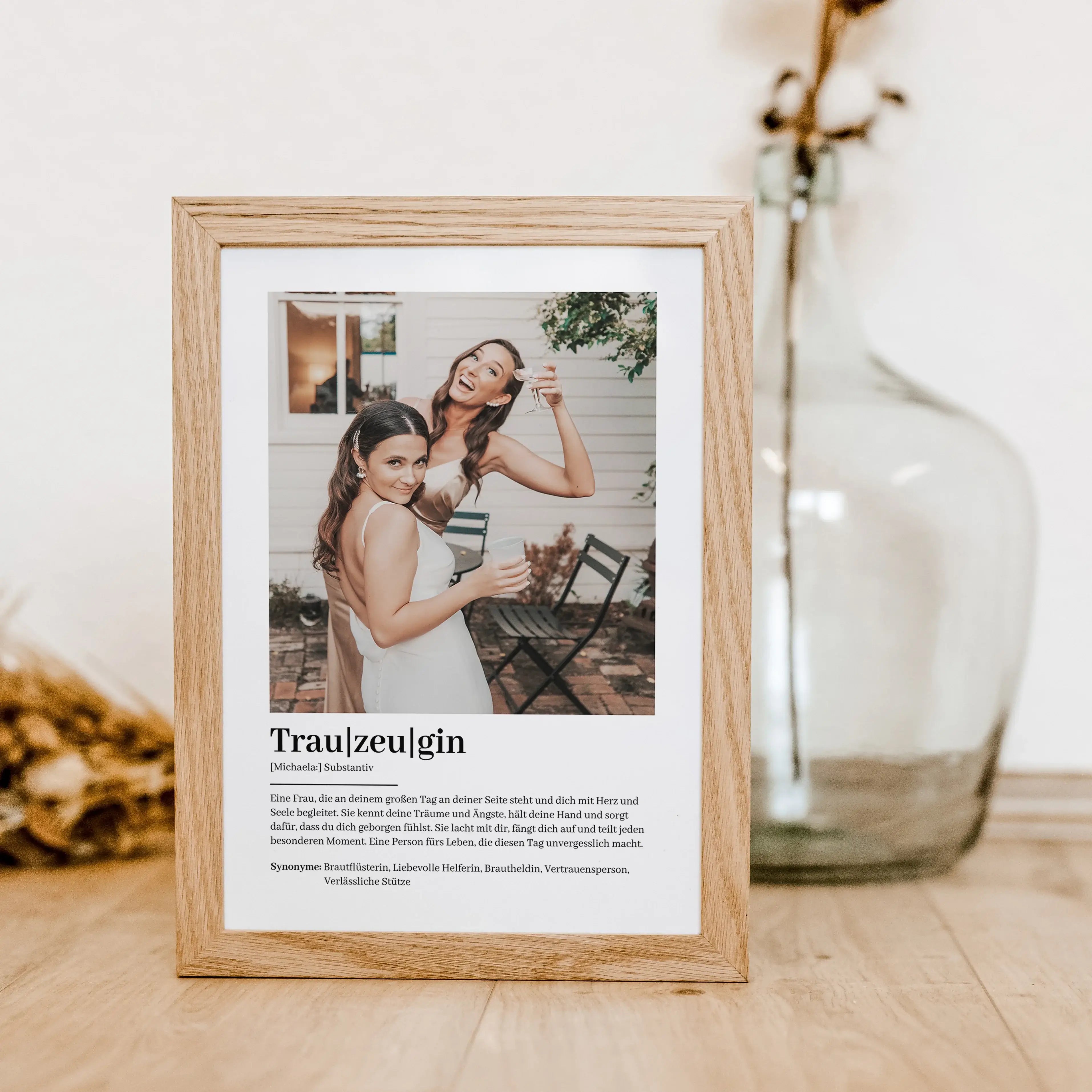 Trauzeugin Definition Poster mit Foto-Personalisiertes Poster-famprints-Suchst du nach einem einzigartigen Geschenk für deine Trauzeugin? Unser Trauzeugin Definition Poster mit Foto ist die perfekte Wahl! Dieses liebevoll gestaltete Poster zeigt auf beson