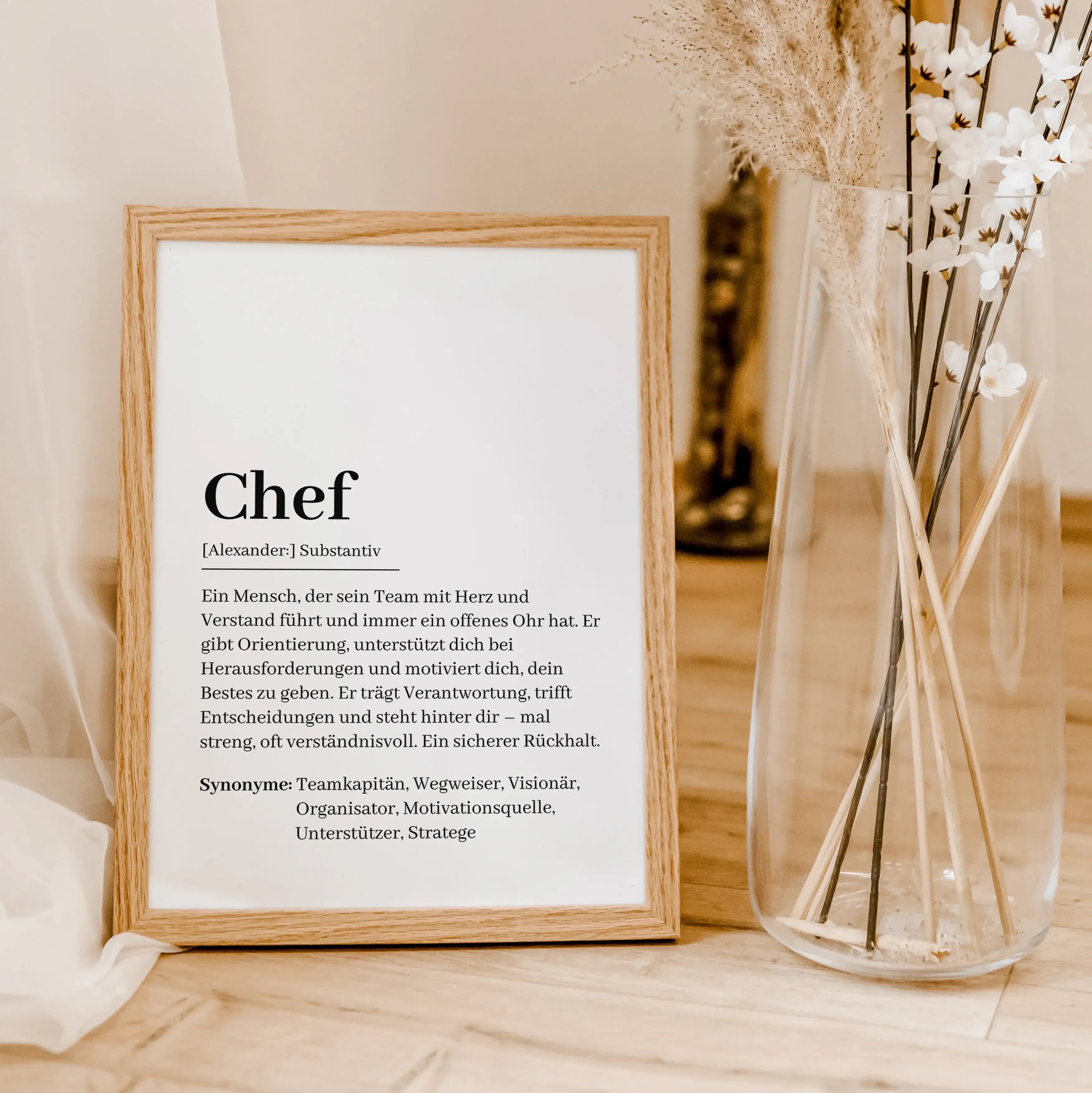 Chef Definition Poster-Personalisiertes Poster-famprints-Suchst du ein besonderes Geschenk für deinen Chef? Unser Chef Definition Poster ist die perfekte Wahl! Dieses liebevoll gestaltete Poster zeigt auf humorvolle und wertschätzende Weise, wie ein echte
