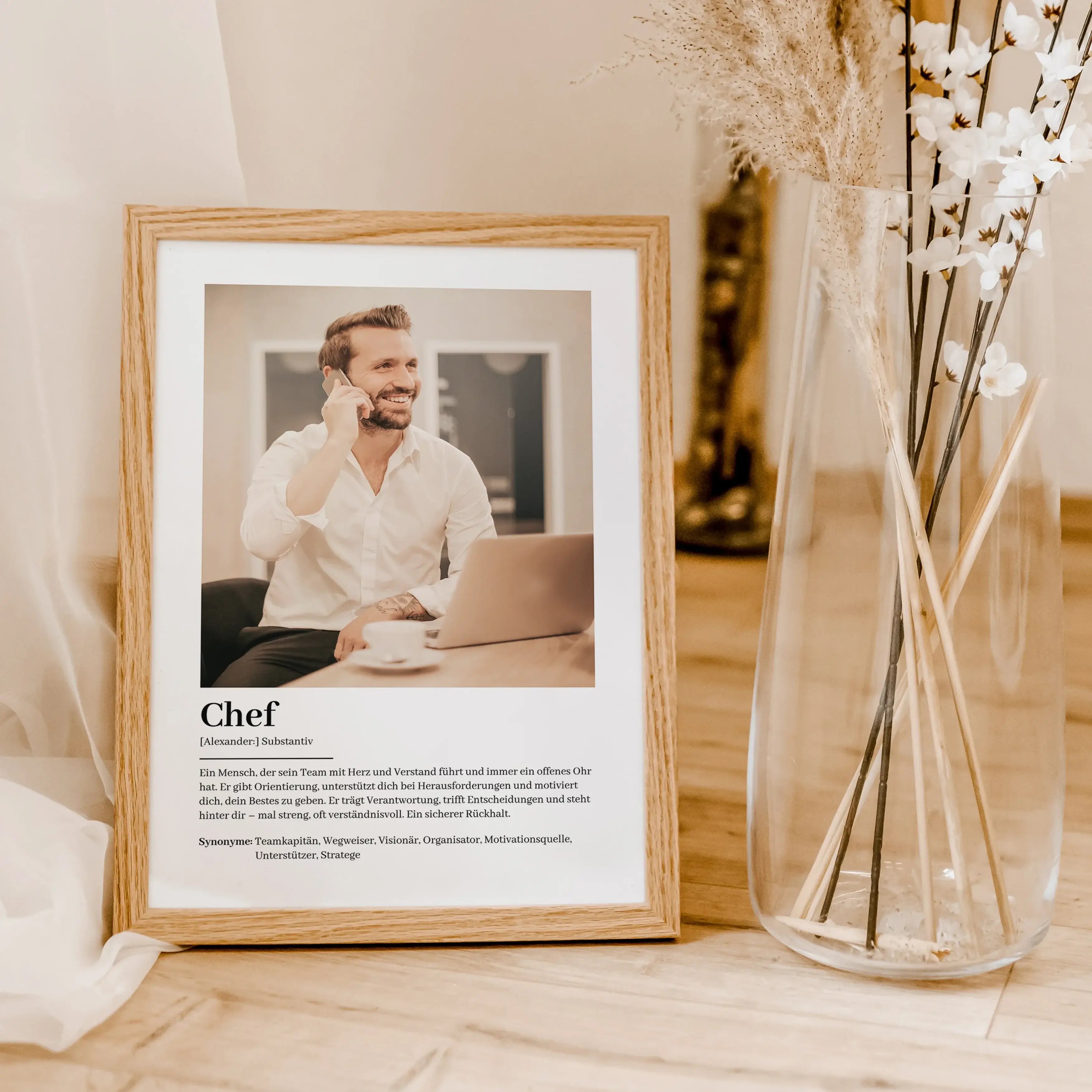 Chef Definition Poster mit Foto-Personalisiertes Poster-famprints-Suchst du nach einem einzigartigen Geschenk für deinen Chef? Unser Chef Definition Poster mit Foto ist die perfekte Wahl! Dieses liebevoll gestaltete Poster zeigt auf humorvolle und wertsch