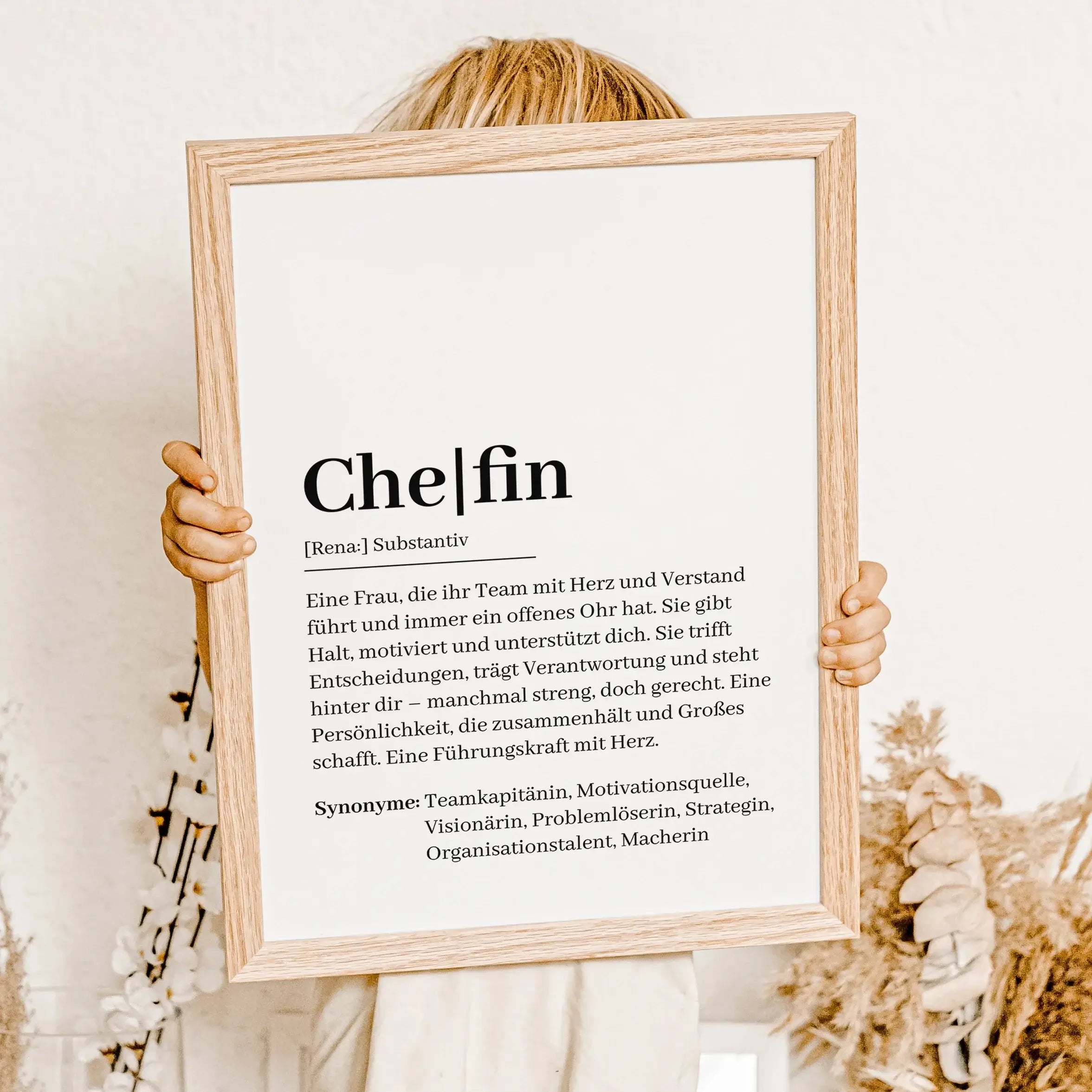 Chefin Definition Poster-Personalisiertes Poster-famprints-Suchst du nach einem einzigartigen Geschenk für deine Chefin? Unser Chefin Definition Poster ist die perfekte Wahl! Dieses liebevoll gestaltete Poster zeigt auf charmante Weise, was eine Chefin au