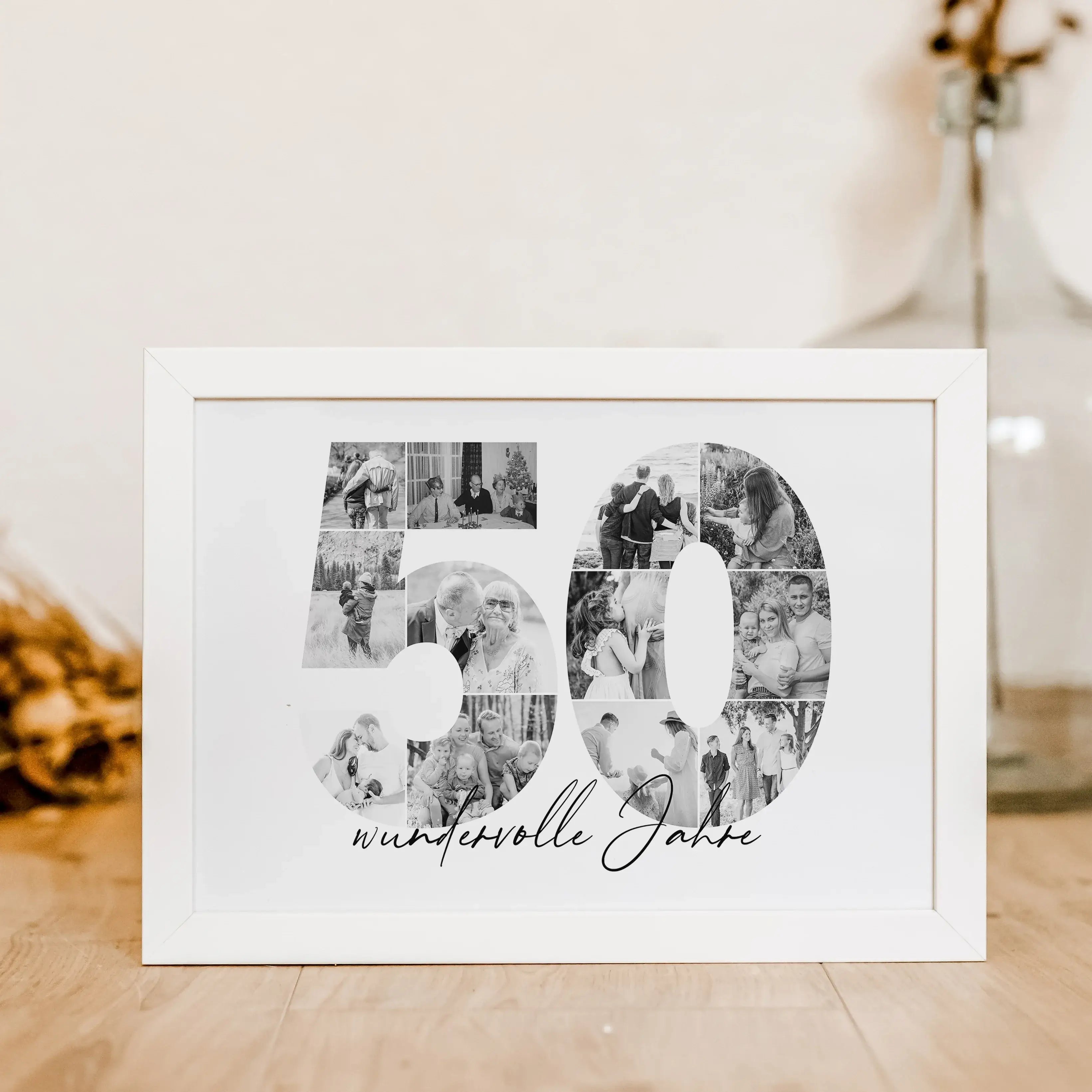 Foto Poster 50 Jahre - Personalisiertes Poster - famprints - Feiere besondere Momente mit unserem einzigartigen Foto Poster 50! Dieses hochwertige Fotoposter zeigt die Zahl 50, die du mit deinen persönlichen Fotos individuell gestalten kannst. So entsteht