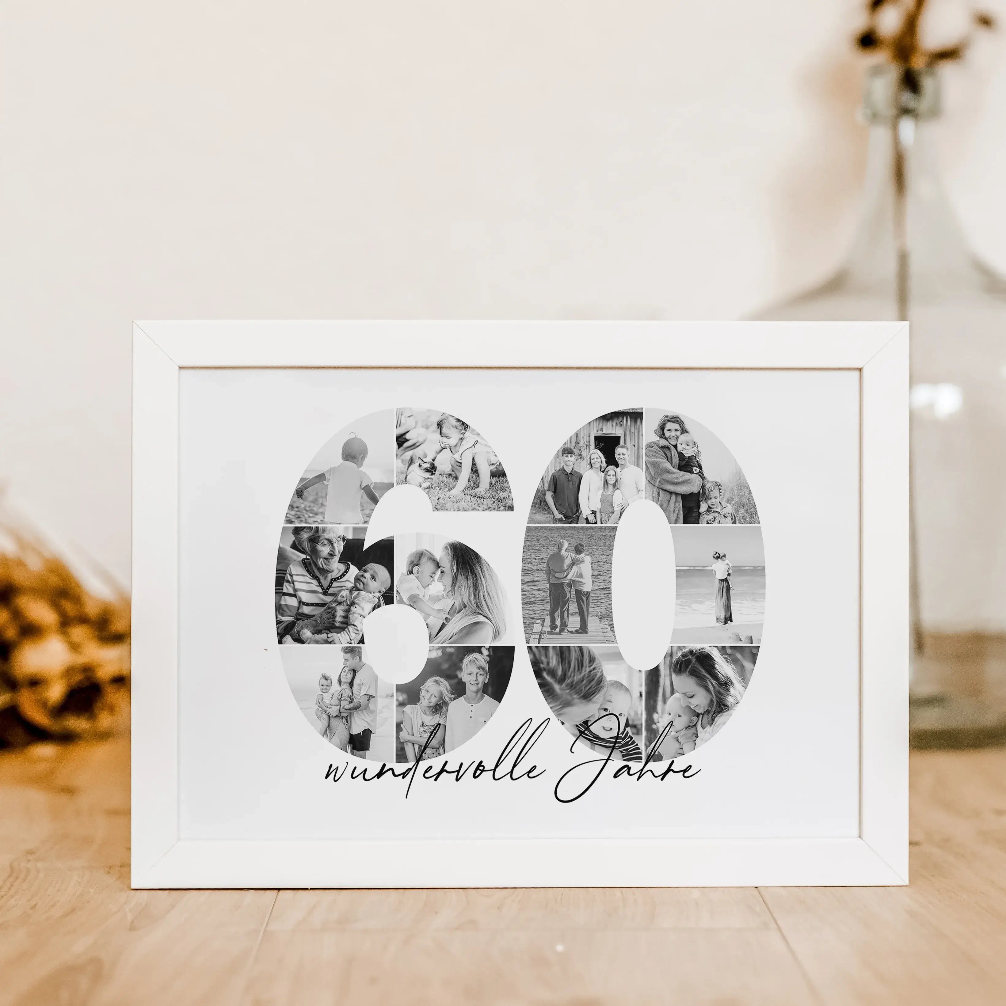 Foto Poster 60 Jahre - Personalisiertes Poster - famprints - Feiere besondere Momente mit unserem einzigartigen Foto Poster 60 – das perfekte personalisierte Geschenk zum 60. Geburtstag, Hochzeitstag oder Jubiläum! Die große „60“ auf dem Poster ist mit de
