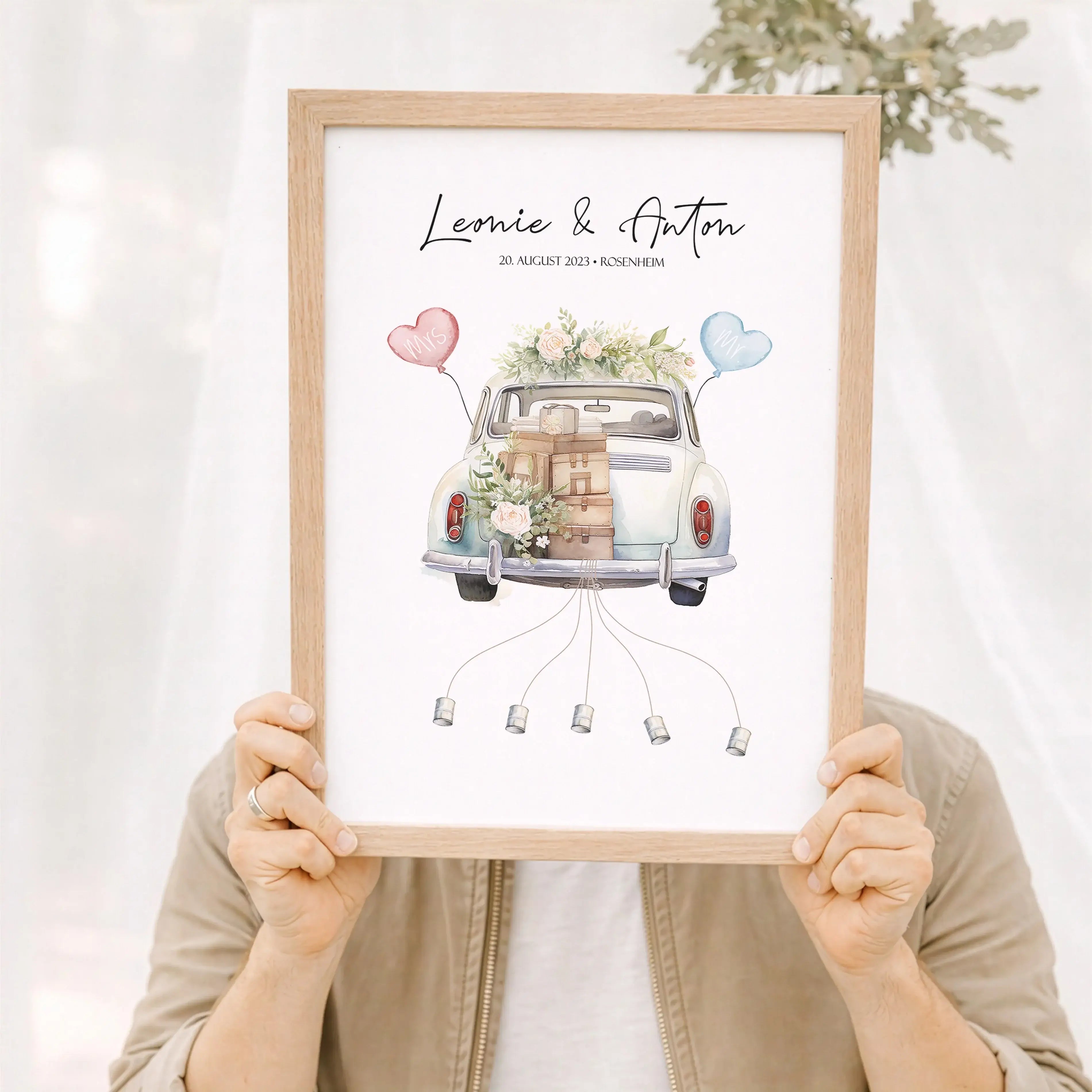Wedding Car Poster-Personalisiertes Poster-famprints-Das Wedding Car Poster von famprints ist eine kreative Geschenkidee zur Hochzeit, die Persönlichkeit und Funktion verbindet. Im Mittelpunkt steht ein liebevoll illustriertes Hochzeitsauto, das individue