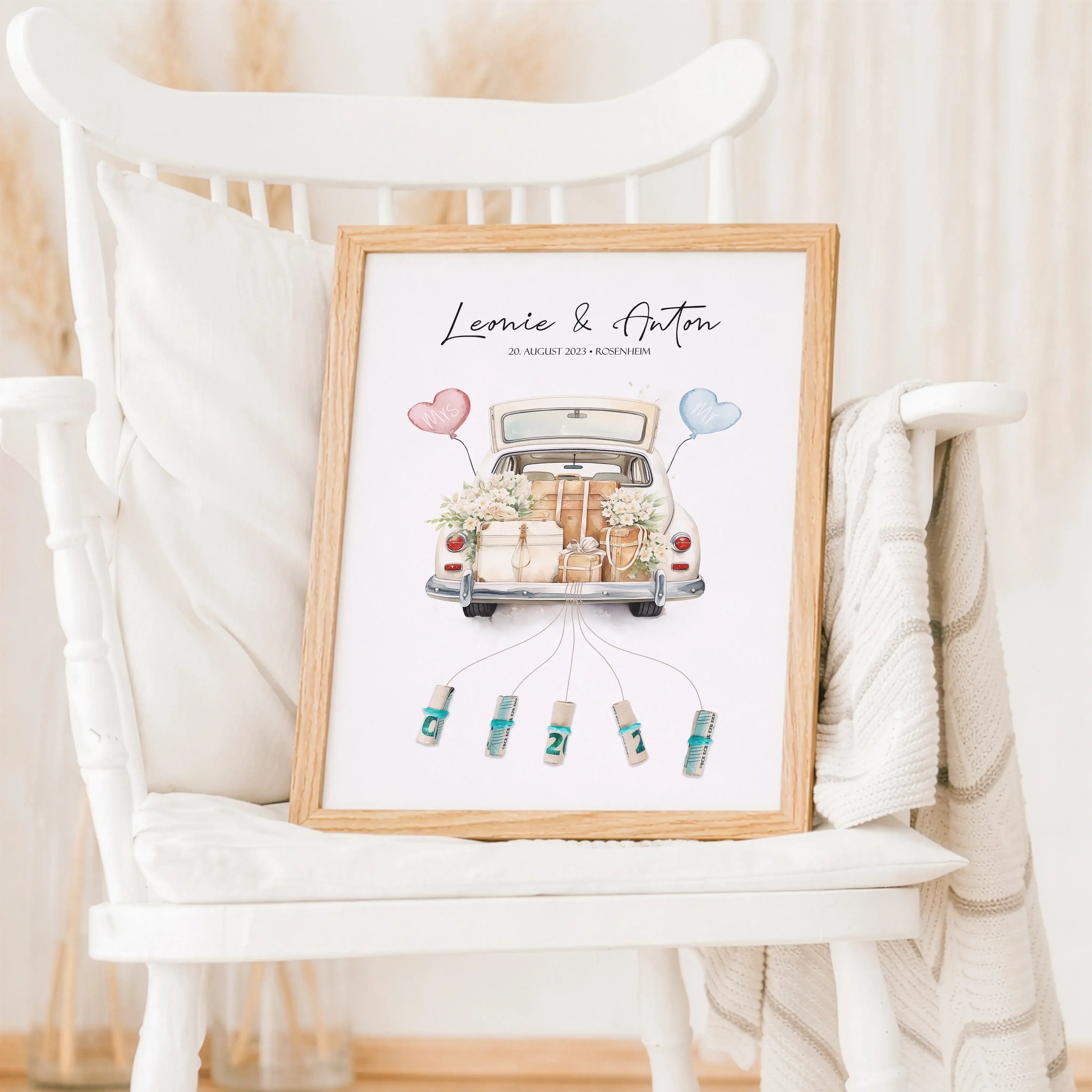 Wedding Car Poster-Personalisiertes Poster-famprints-Das Wedding Car Poster von famprints ist eine kreative Geschenkidee zur Hochzeit, die Persönlichkeit und Funktion verbindet. Im Mittelpunkt steht ein liebevoll illustriertes Hochzeitsauto, das individue