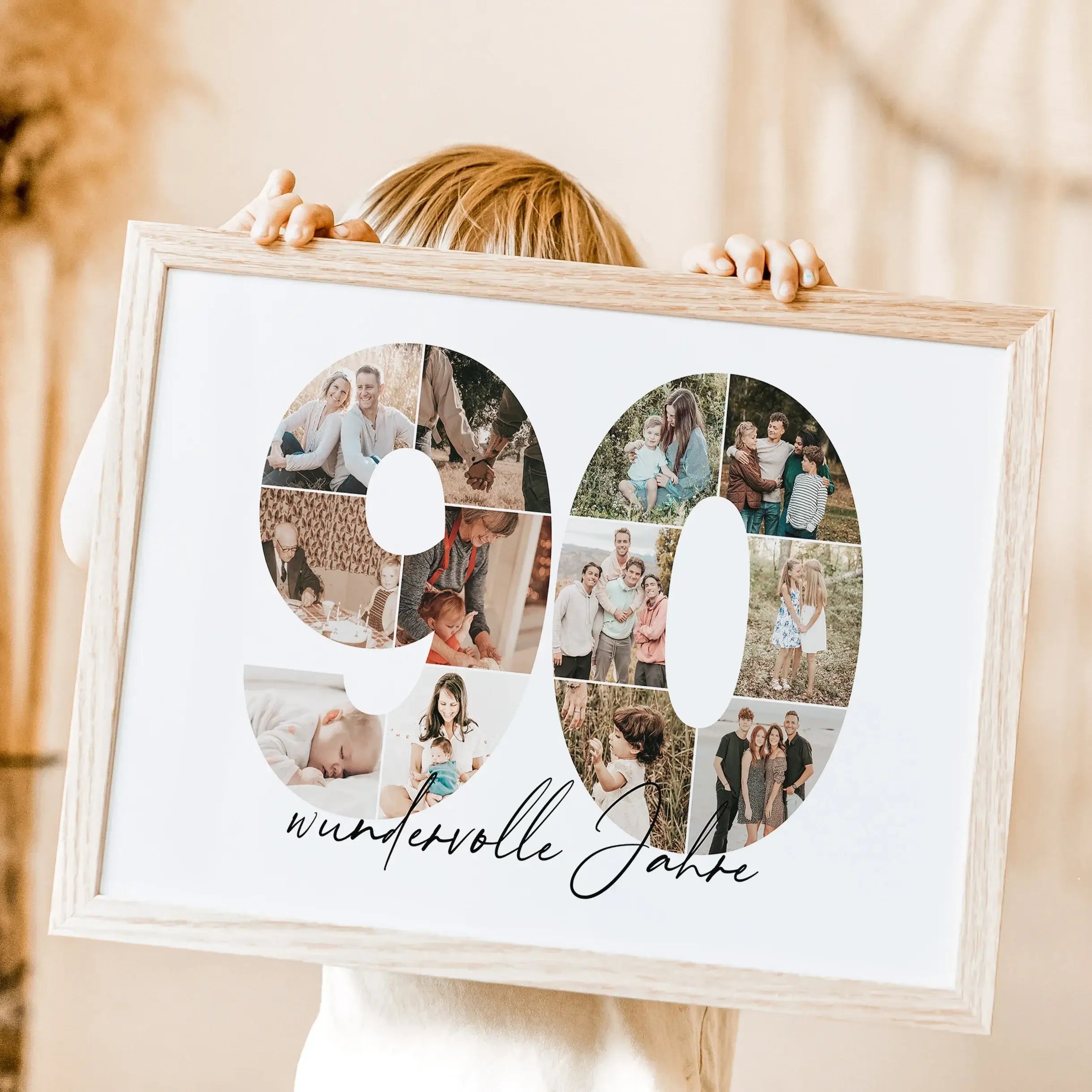 Foto Poster 90 Jahre - Personalisiertes Poster - famprints - Feiere besondere Momente mit unserem einzigartigen Foto Poster 90 – das perfekte Geschenk zum 90. Geburtstag, Hochzeitstag oder Jubiläum! Die Zahl „90“ wird mit deinen persönlichen Fotos zu eine