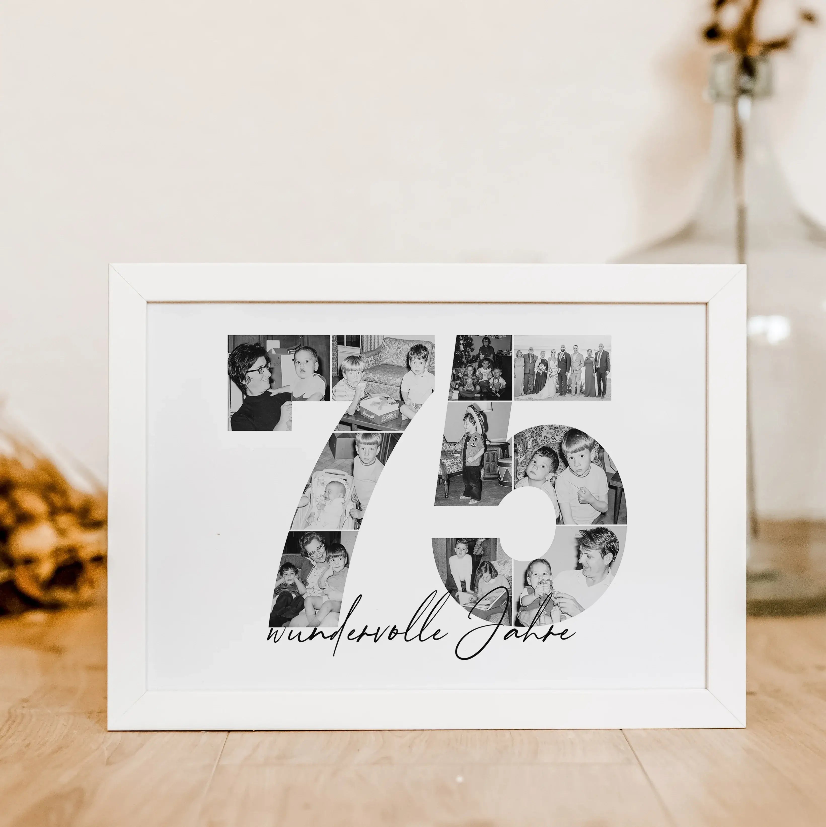 Foto Poster 75 Jahre - Personalisiertes Poster - famprints - Feiere besondere Momente mit unserem einzigartigen Foto Poster 75 – das perfekte personalisierte Geschenk zum 75. Geburtstag, Hochzeitstag oder Jubiläum! Die große „75“ auf dem Poster kannst du