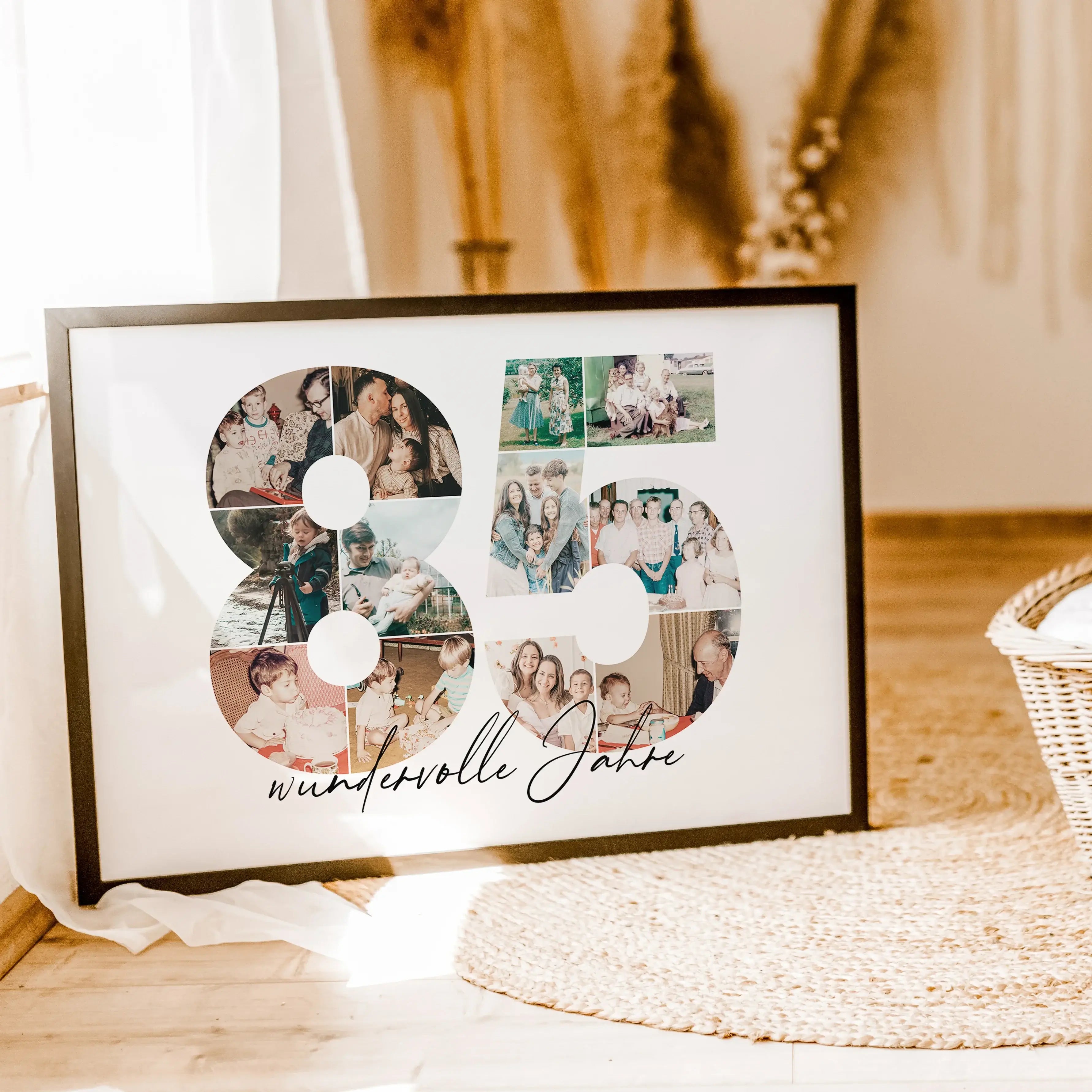 Foto Poster 85 Jahre - Personalisiertes Poster - famprints - Feiere besondere Momente mit unserem einzigartigen Foto Poster 85! Dieses personalisierte Poster zeigt die Zahl 85, die du mit deinen liebsten Fotos hinterlegen kannst – so entsteht eine individ