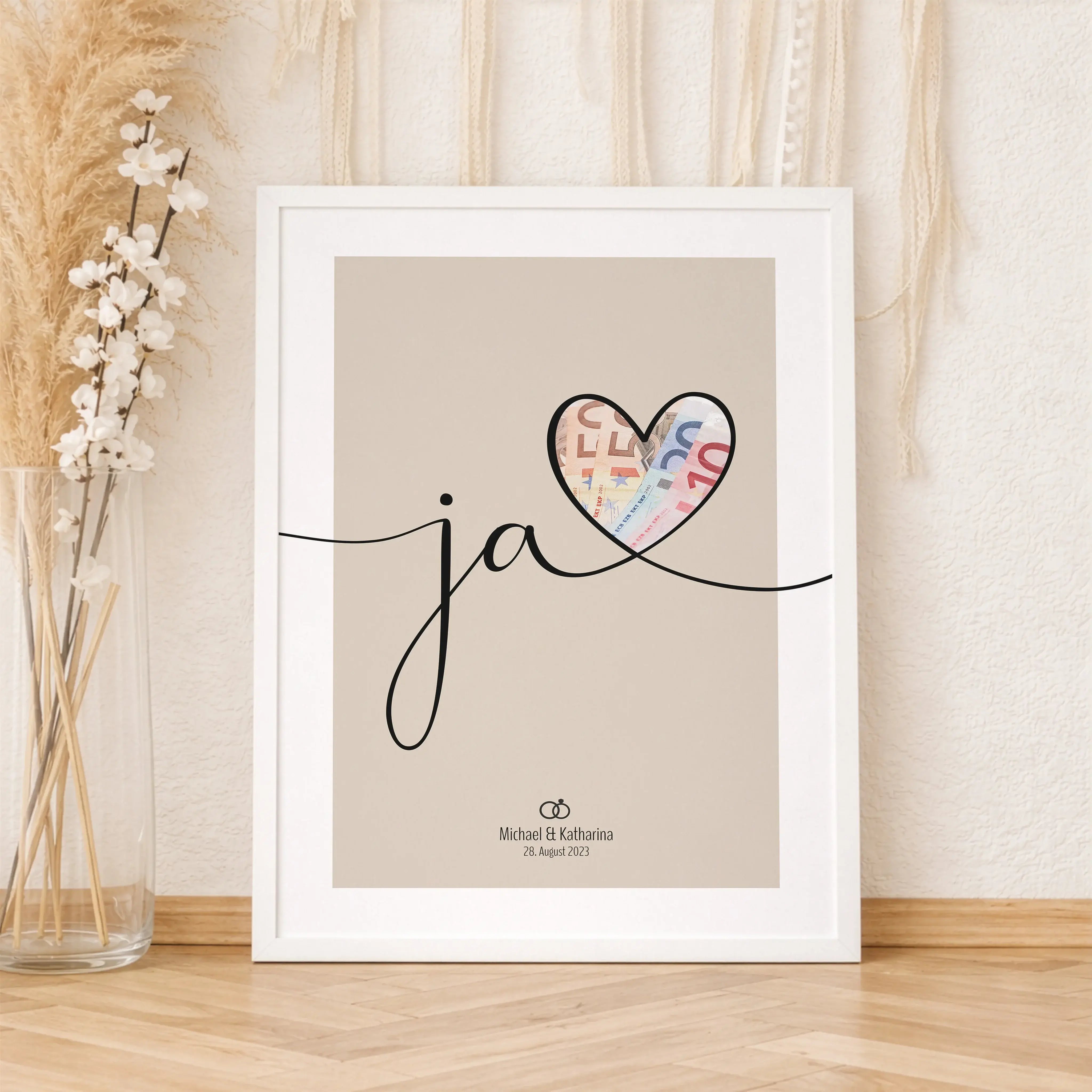 Geldgeschenk Ja Poster-Personalisiertes Poster-famprints-Das Geldgeschenk Ja Poster von famprints ist eine kreative Art, Geld zur Hochzeit zu verschenken und gleichzeitig etwas Persönliches zu überreichen. Der elegante Ja Schriftzug mit Herz wird zum Mitt