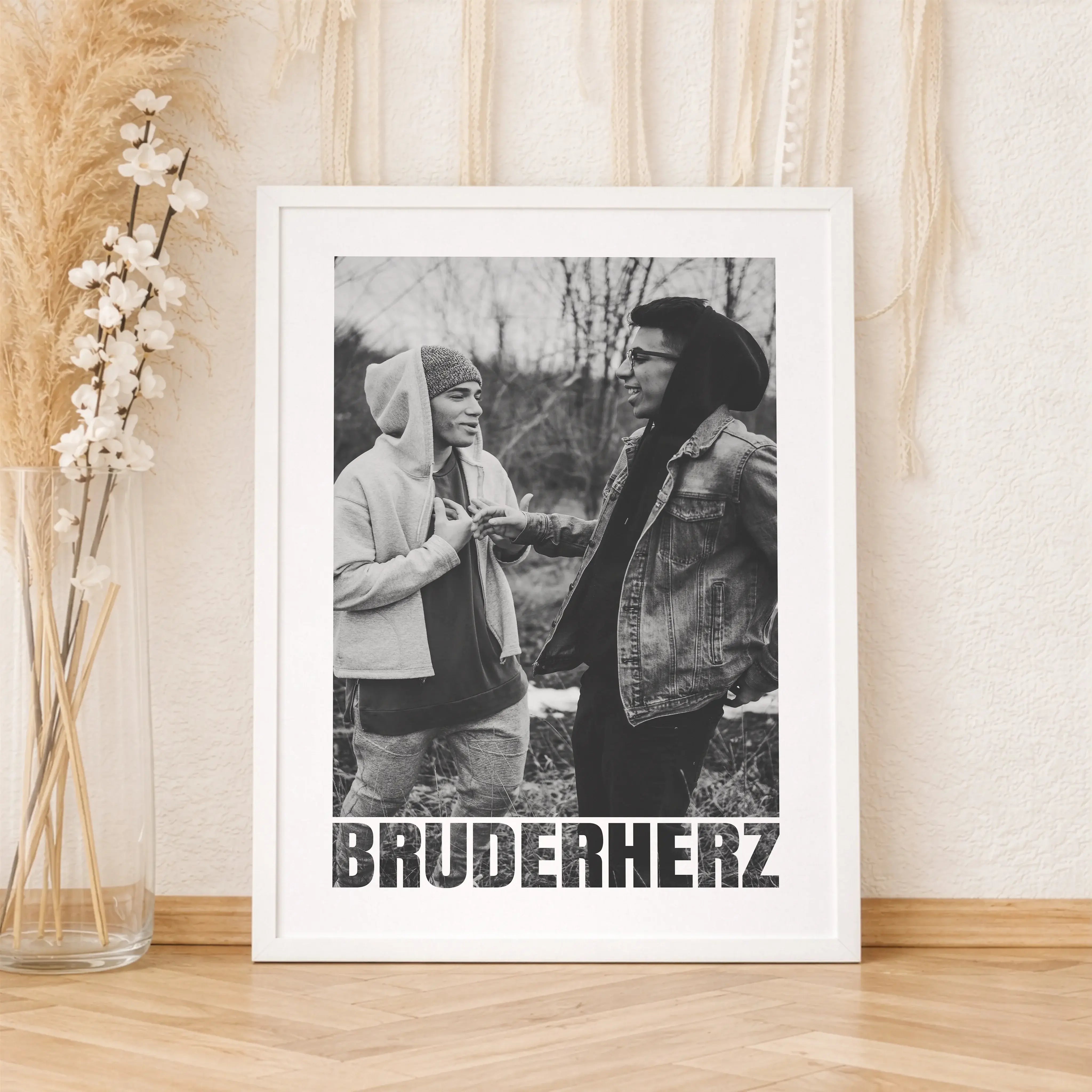 Bruderherz Foto Poster-Personalisiertes Poster-famprints-Mit dem Bruderherz Foto Poster schenkst du mehr als ein Bild. Du schenkst einen Moment, der bleibt. Dieses personalisierte Poster ist gemacht für echte Geschwisterliebe und passt perfekt, wenn du de