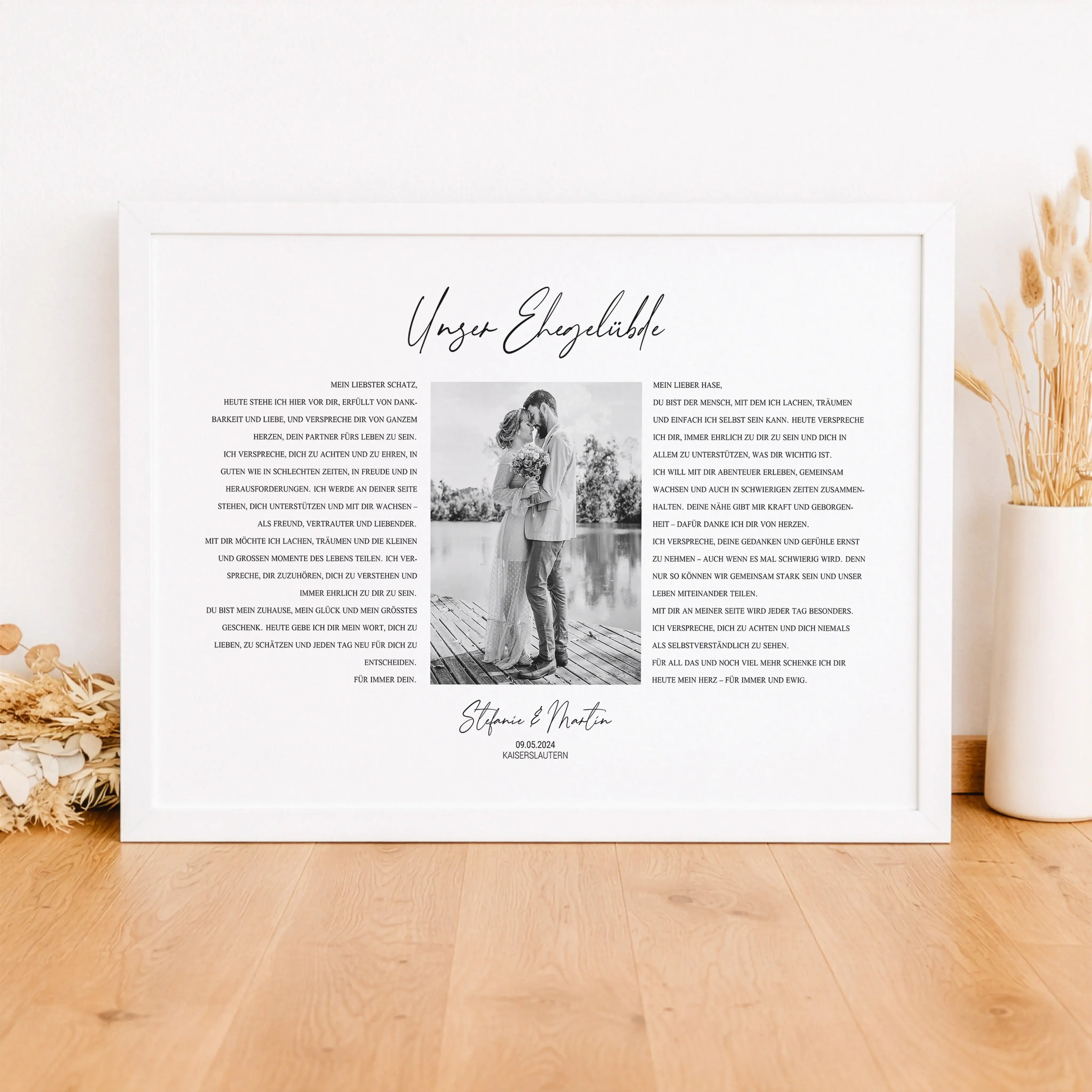 Ehegelübde Poster-Personalisiertes Poster-famprints-Das Ehegelübde Poster von famprints hält eure Worte für immer fest und macht aus einem besonderen Moment ein sichtbares Zeichen eurer Verbindung. Eure persönlichen Eheversprechen werden in ein stilvolles