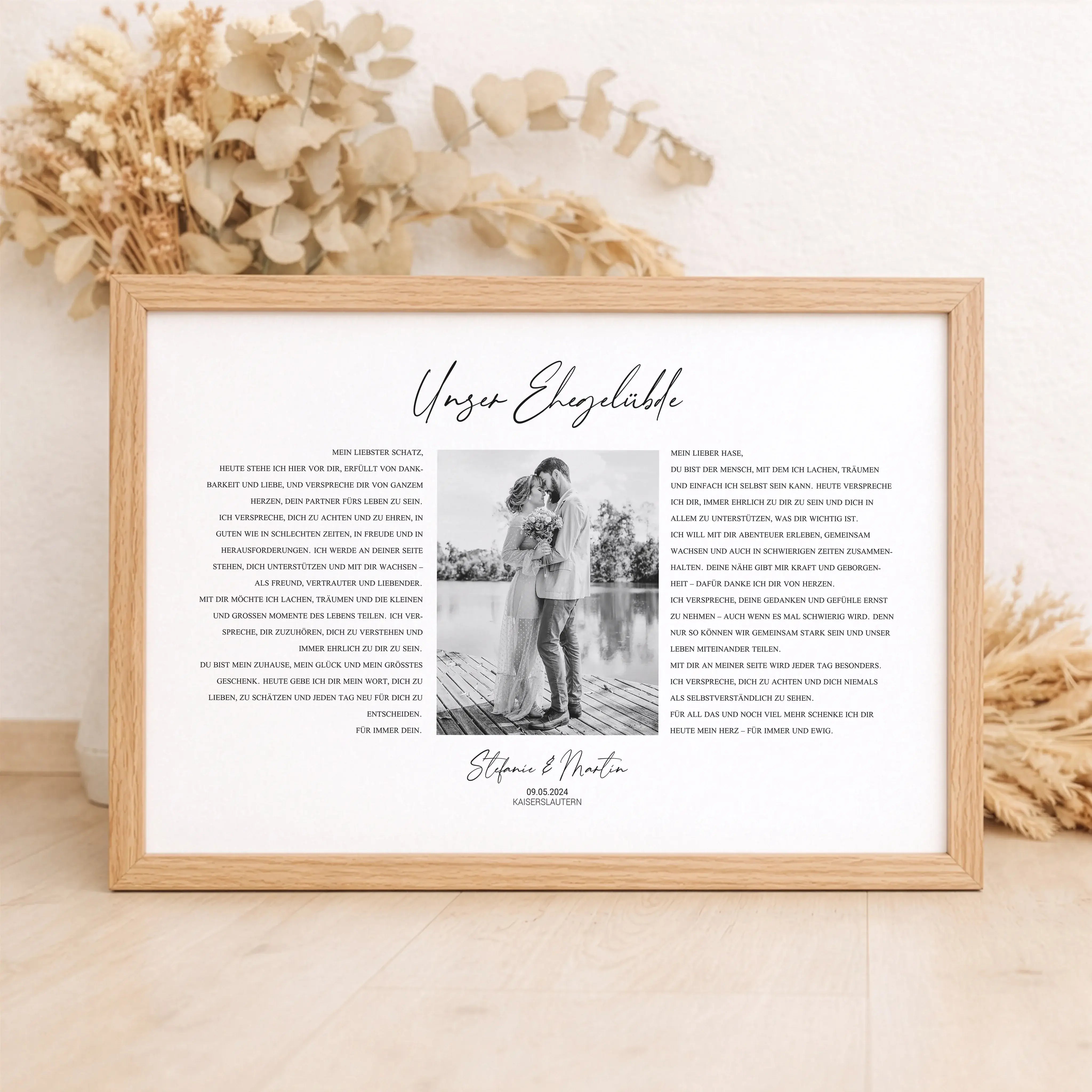 Ehegelübde Poster-Personalisiertes Poster-famprints-Das Ehegelübde Poster von famprints hält eure Worte für immer fest und macht aus einem besonderen Moment ein sichtbares Zeichen eurer Verbindung. Eure persönlichen Eheversprechen werden in ein stilvolles