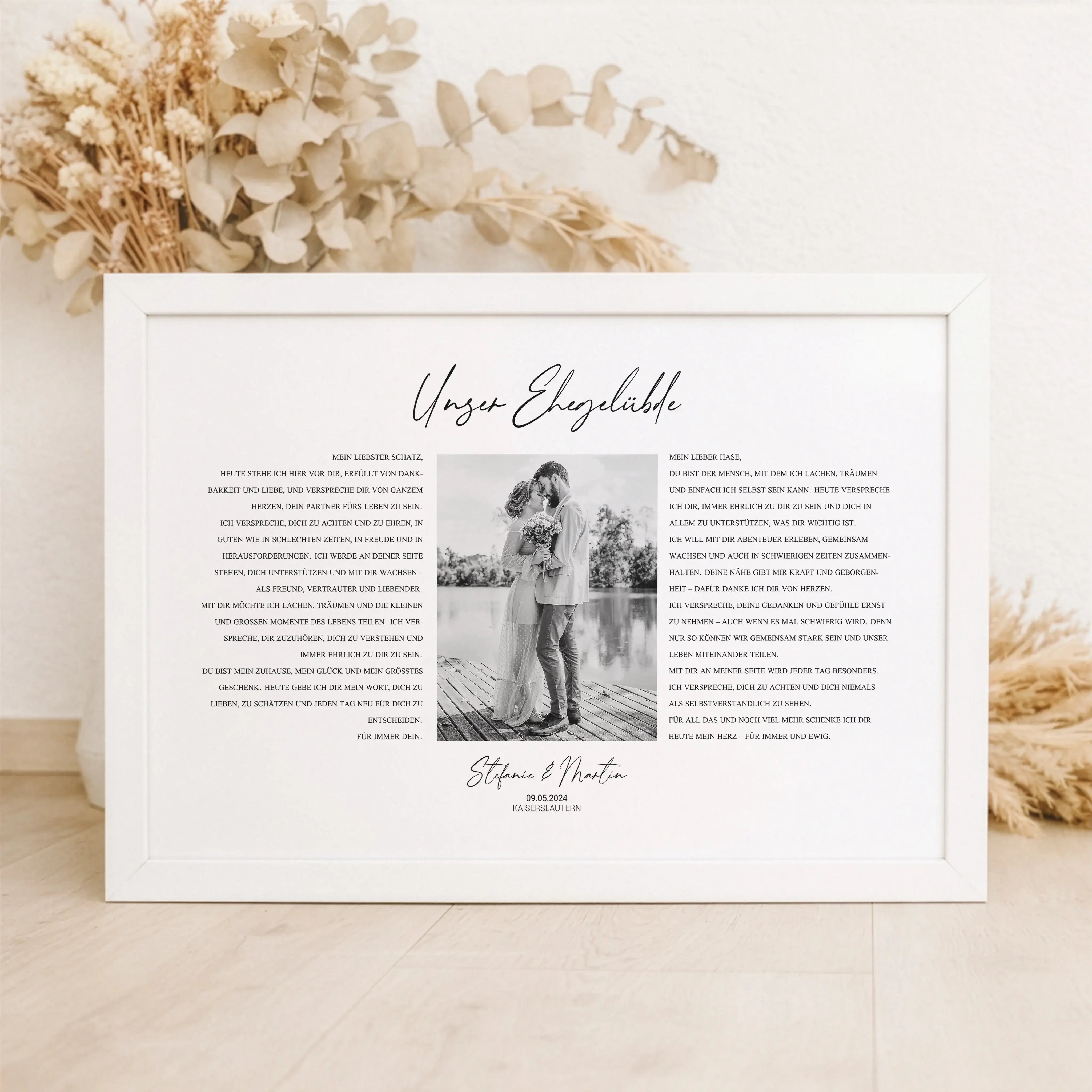 Ehegelübde Poster-Personalisiertes Poster-famprints-Das Ehegelübde Poster von famprints hält eure Worte für immer fest und macht aus einem besonderen Moment ein sichtbares Zeichen eurer Verbindung. Eure persönlichen Eheversprechen werden in ein stilvolles