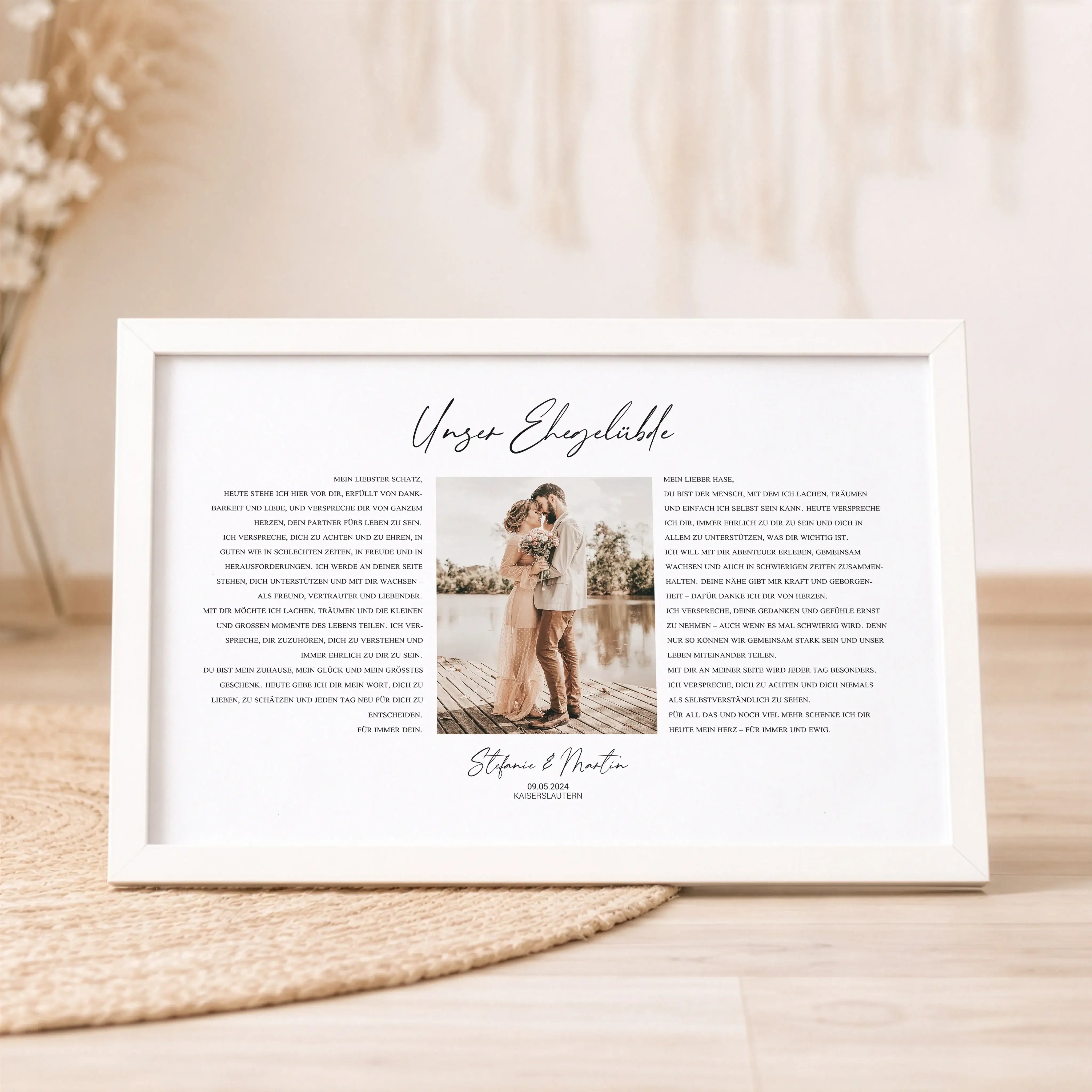 Ehegelübde Poster-Personalisiertes Poster-famprints-Das Ehegelübde Poster von famprints hält eure Worte für immer fest und macht aus einem besonderen Moment ein sichtbares Zeichen eurer Verbindung. Eure persönlichen Eheversprechen werden in ein stilvolles