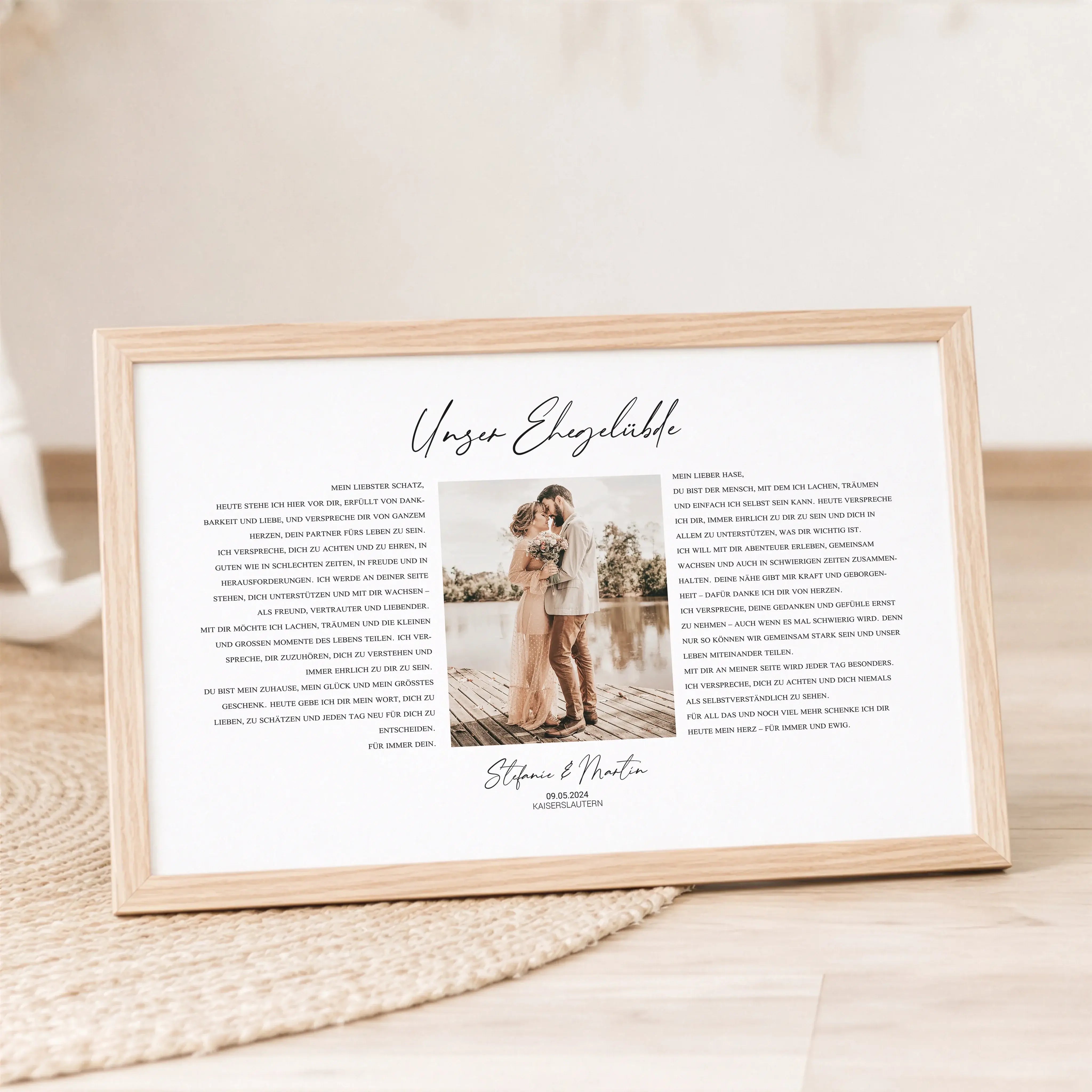 Ehegelübde Poster-Personalisiertes Poster-famprints-Das Ehegelübde Poster von famprints hält eure Worte für immer fest und macht aus einem besonderen Moment ein sichtbares Zeichen eurer Verbindung. Eure persönlichen Eheversprechen werden in ein stilvolles