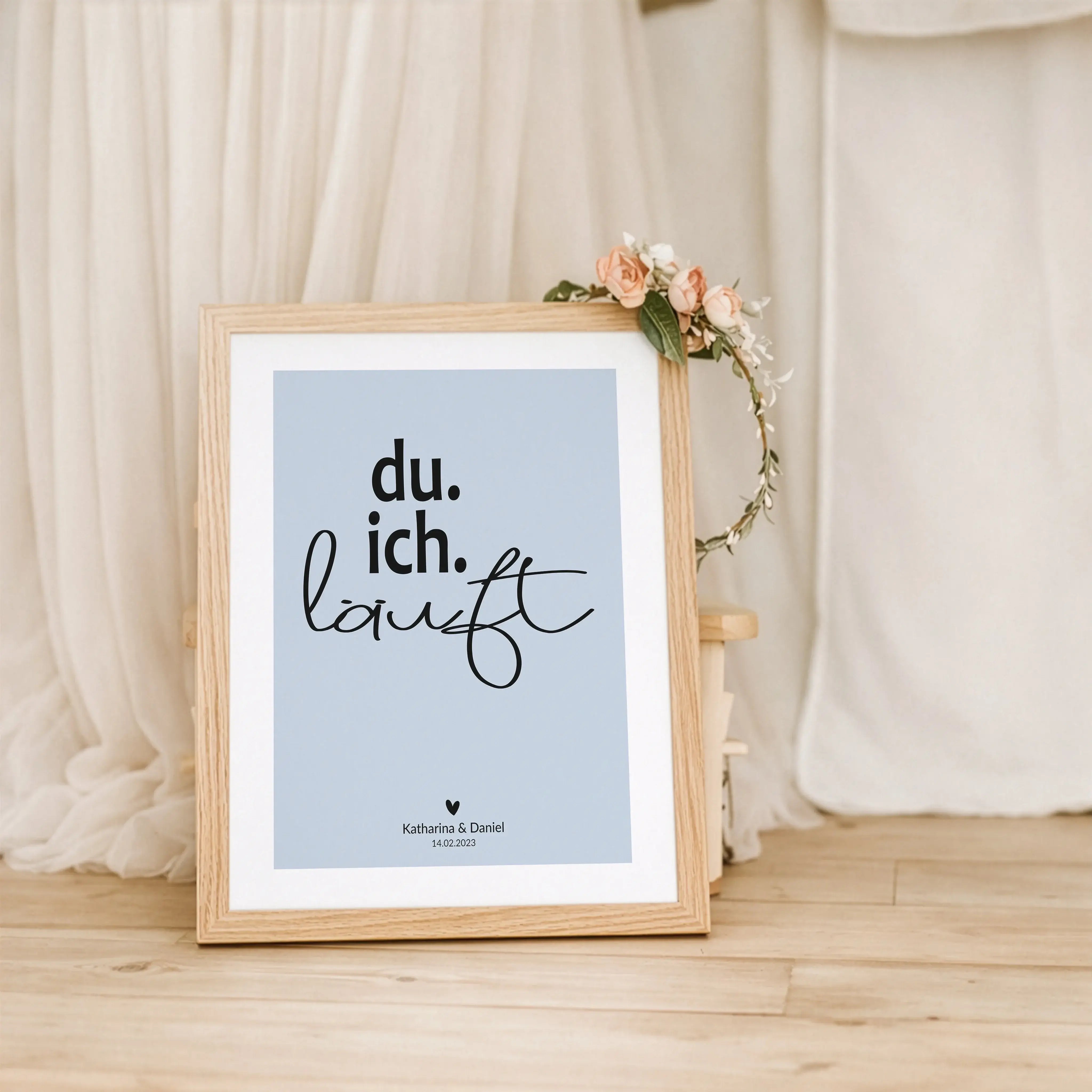 Poster du ich läuft-Personalisiertes Poster-famprints-Das Poster du ich läuft bringt auf den Punkt, was sich richtig anfühlt: Zwei Menschen, ein gemeinsamer Weg. Mit seinem klaren, modernen Stil steht dieses Wandbild für Zusammenhalt, Vertrauen und ein st