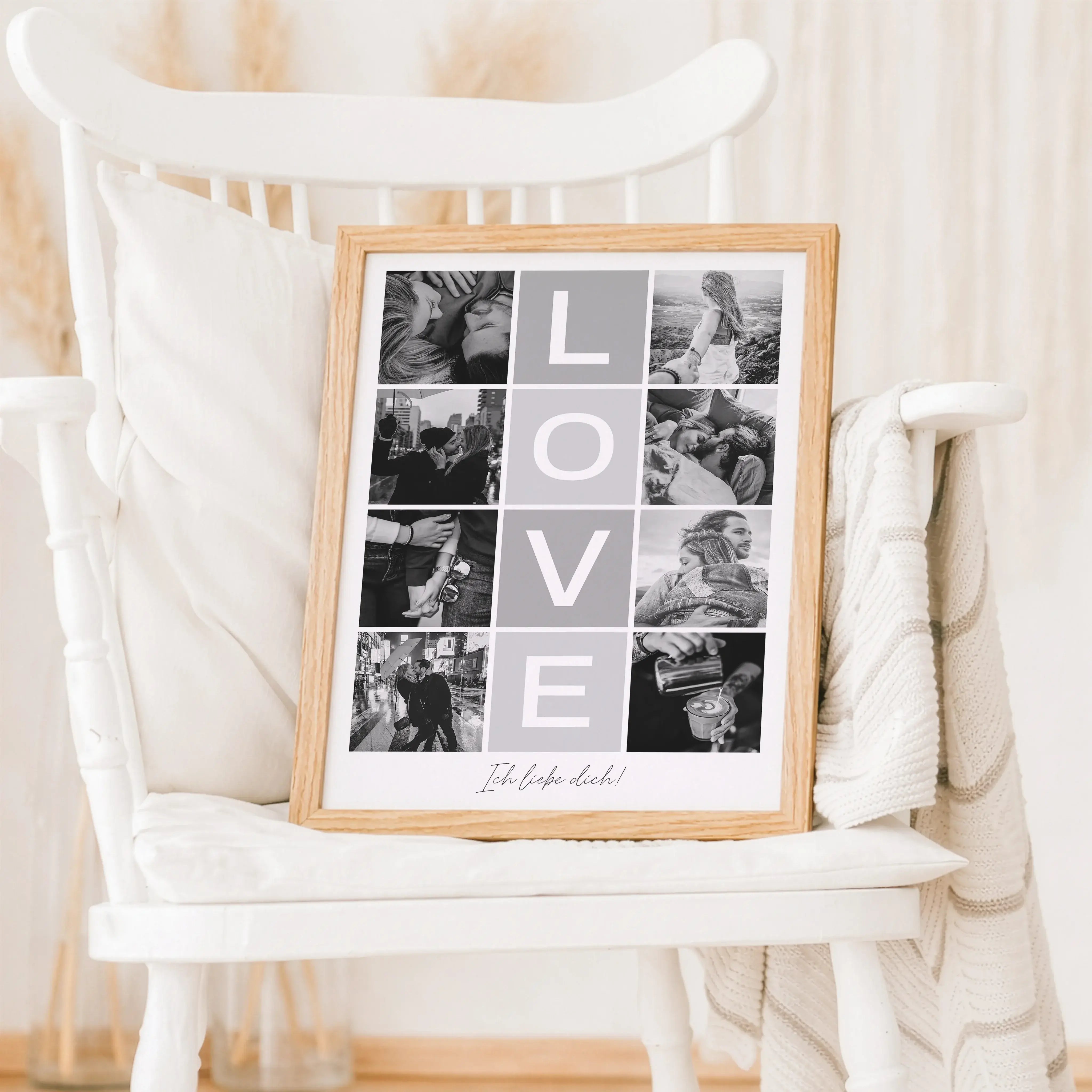 Love Fotocollage-Personalisiertes Poster-famprints-Die Love Fotocollage von famprints ist mehr als ein Poster, sie ist ein persönliches Statement für eure gemeinsame Geschichte. Du gestaltest sie mit euren Lieblingsfotos und schaffst so ein individuelles