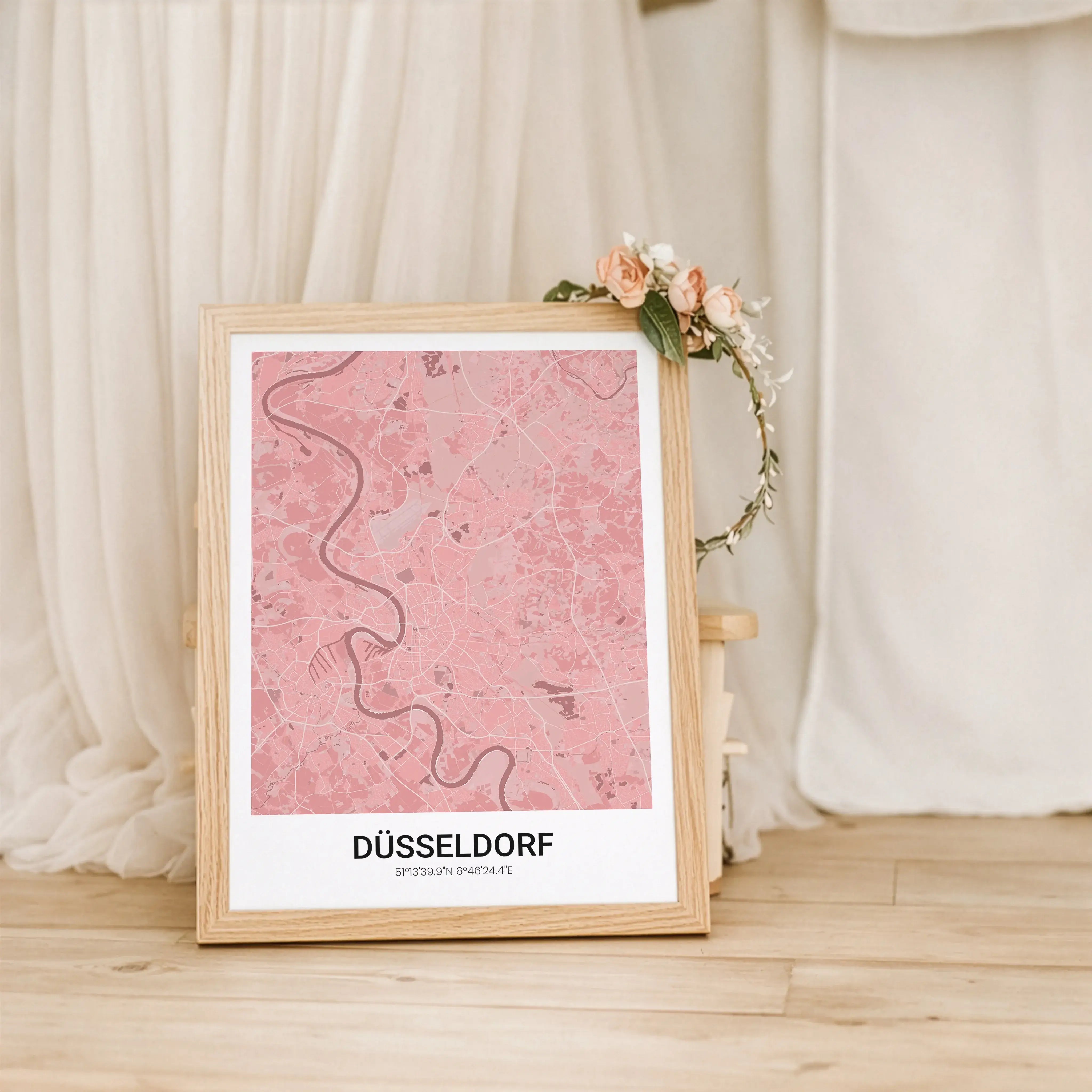 Stadtkarte Poster modern-Personalisiertes Poster-famprints-Mit dem Stadtkarte Poster modern von famprints hältst du besondere Orte stilvoll fest und machst aus einer schlichten Wand ein echtes Statement. Ob deine Heimatstadt, ein gemeinsamer Wohnort oder
