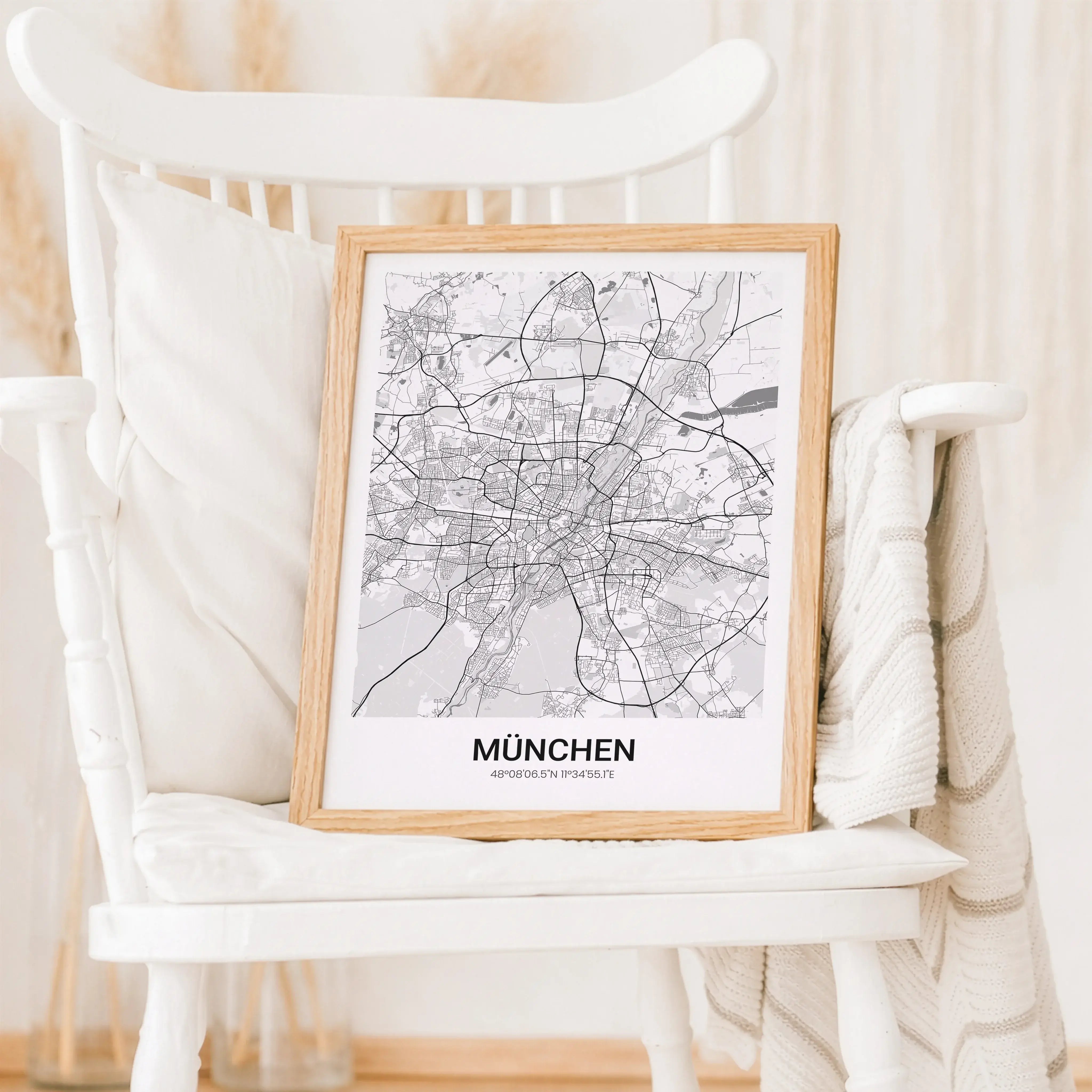 Stadtkarte Poster modern-Personalisiertes Poster-famprints-Mit dem Stadtkarte Poster modern von famprints hältst du besondere Orte stilvoll fest und machst aus einer schlichten Wand ein echtes Statement. Ob deine Heimatstadt, ein gemeinsamer Wohnort oder