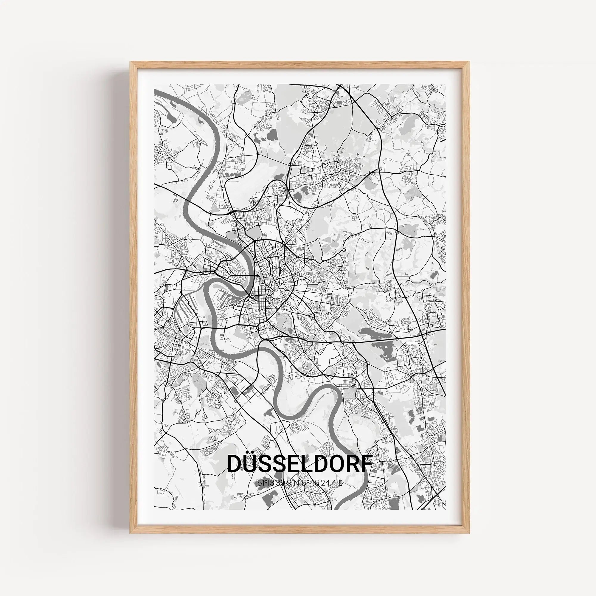 Stadtkarte Poster Halo - Personalisiertes Poster - famprints - Entdecke das Stadtkarte Poster Halo – dein persönliches Kunstwerk mit der Stadtkarte deines Lieblingsortes! Dieses einzigartige Poster kannst du individuell gestalten und so deine besondere Ve