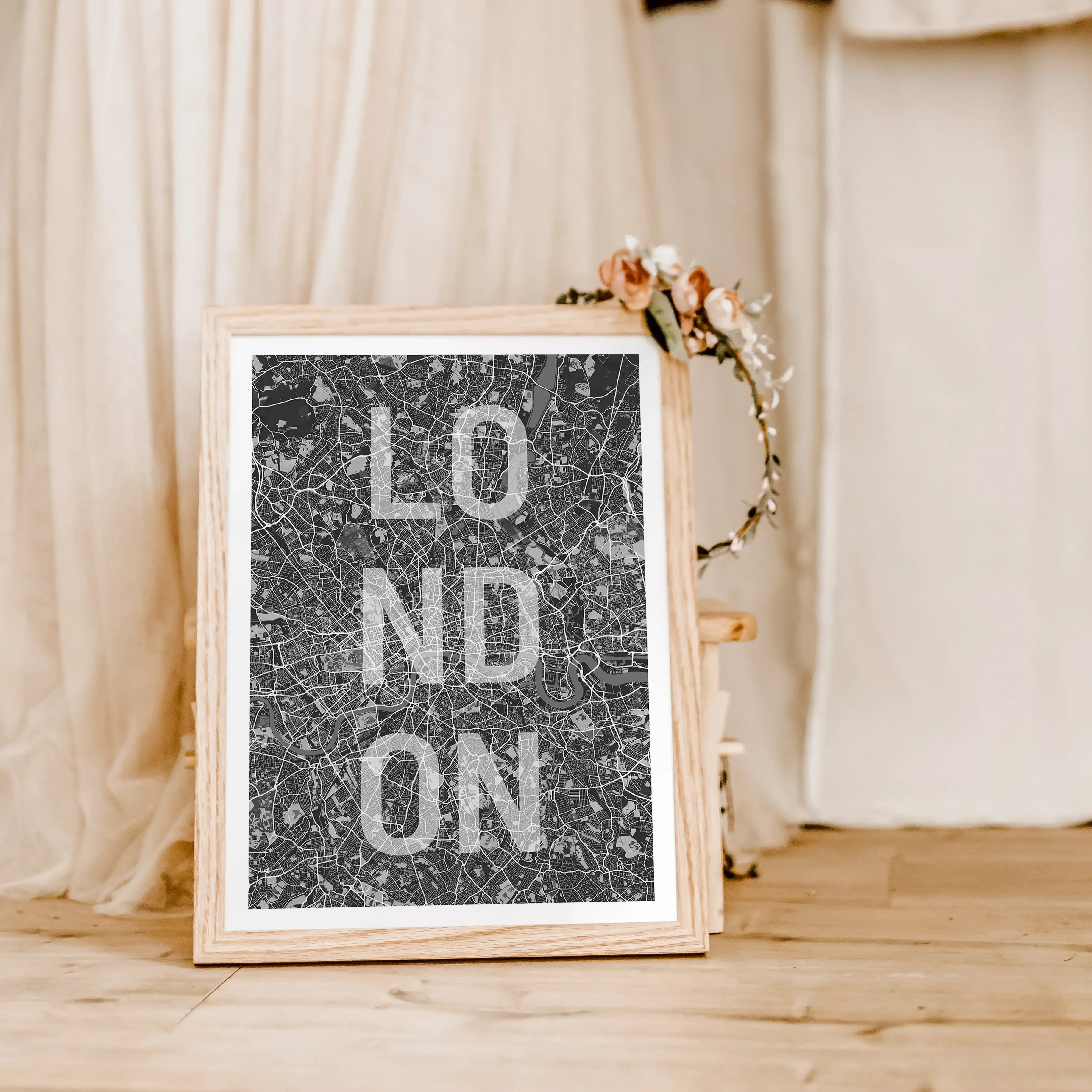 Stadtkarte Poster Overlay - Personalisiertes Poster - famprints - Entdecke dein persönliches Stadtkarte Poster Overlay – das perfekte Geschenk für alle, die ihre Lieblingsstadt stilvoll in Szene setzen möchten! Gestalte dein individuelles Stadtkarte Poste