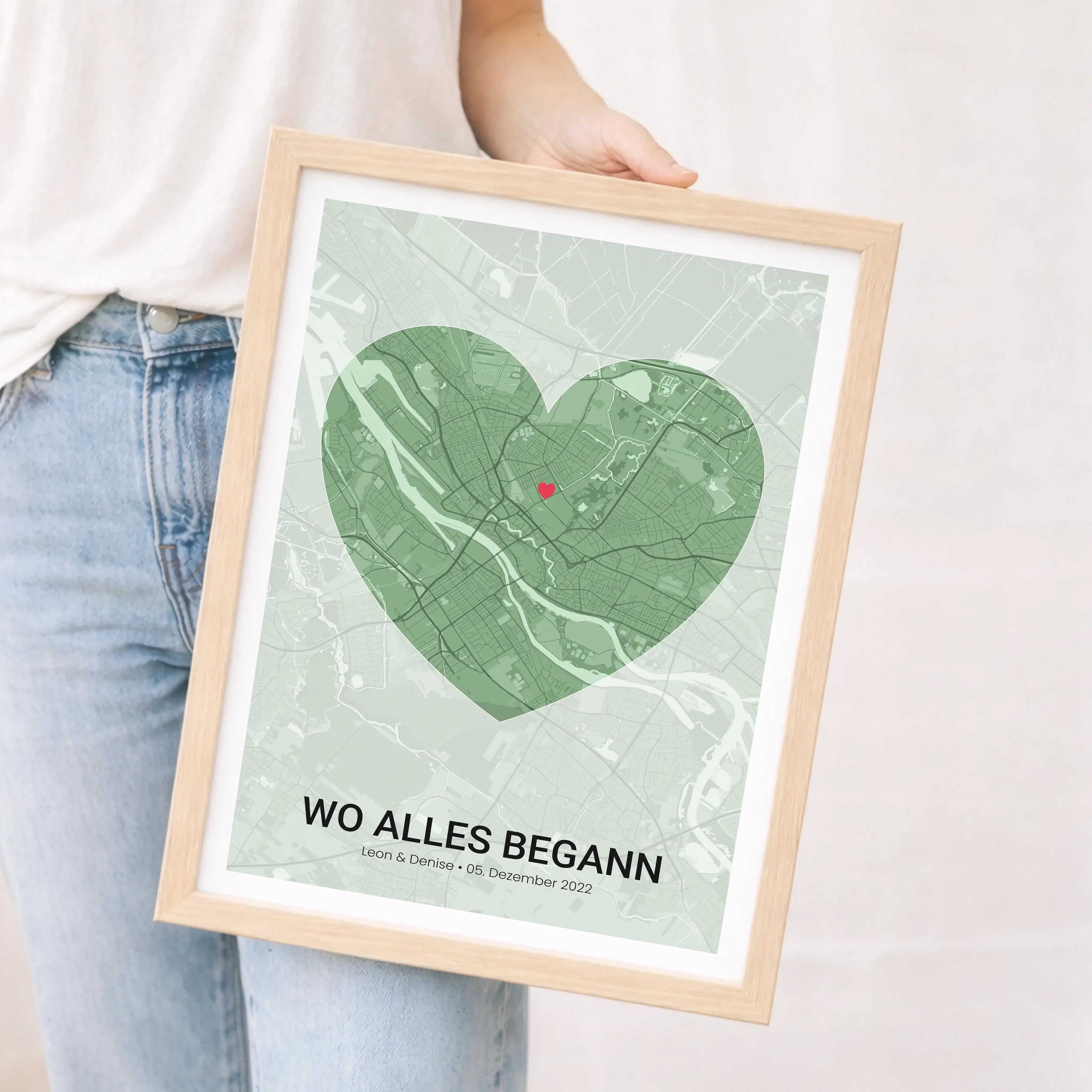 Stadtkarte Poster Herz No2-Personalisiertes Poster-famprints-Das Stadtkarte Poster Herz No2 von famprints verwandelt einen besonderen Ort in ein persönliches Designstück mit Bedeutung. Ob Kennenlernen, erster gemeinsamer Wohnort oder ein Platz voller Erin