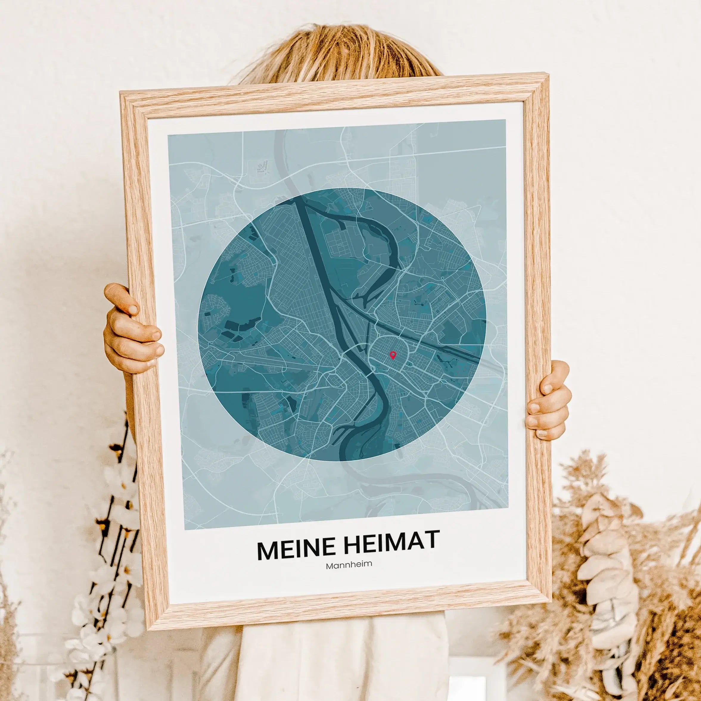 Stadtkarte Poster Circle modern - Personalisiertes Poster - famprints - Entdecke das Stadtkarte Poster Circle modern – dein personalisiertes Kunstwerk mit dem besonderen Extra! Gestalte dein Poster individuell mit der Stadtkarte deines Lieblingsortes und