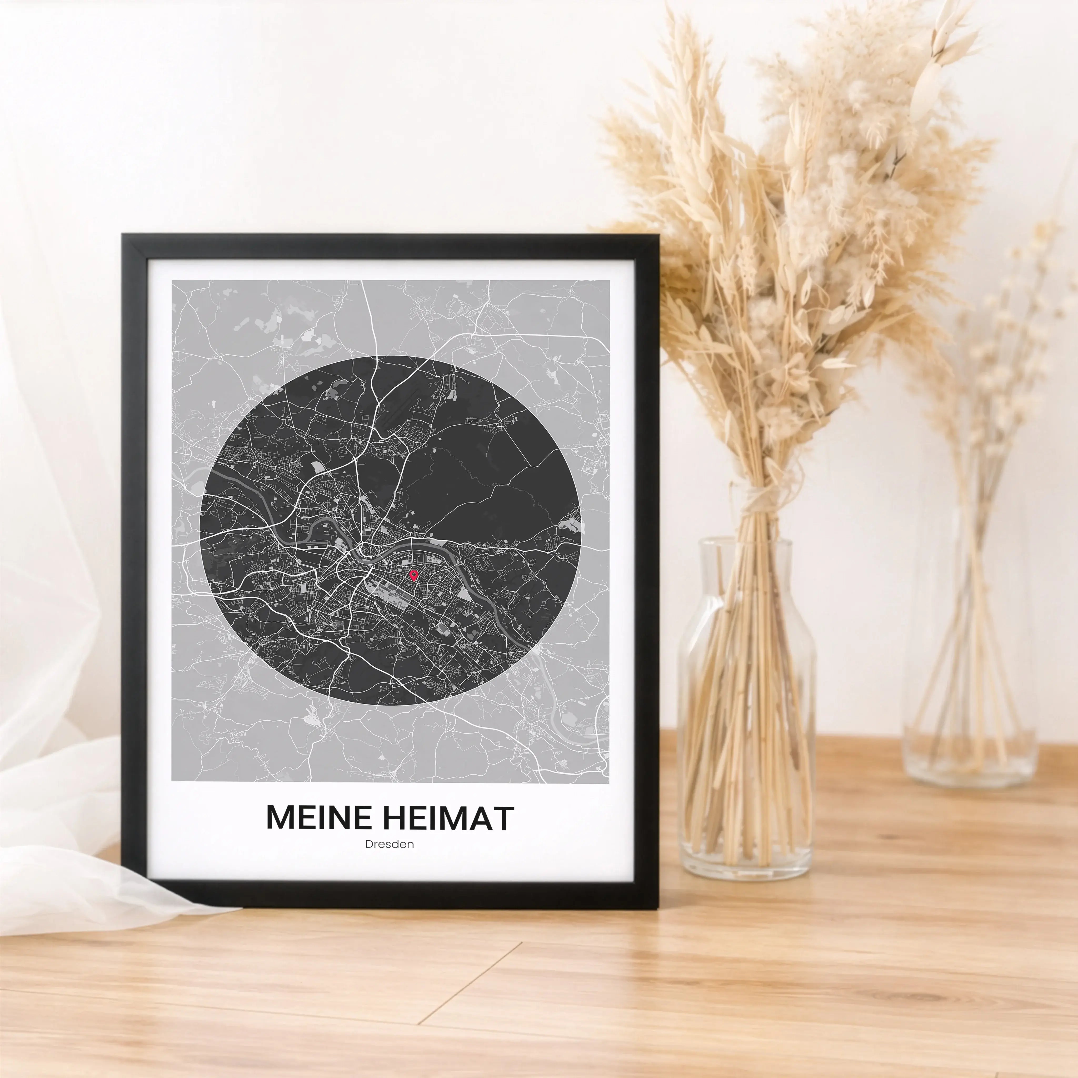 Stadtkarte Poster Circle modern-Personalisiertes Poster-famprints-Das Stadtkarte Poster Circle modern verwandelt einen Ort, der dir wichtig ist, in ein stilvolles Wandbild mit klarer, moderner Ästhetik. Du wählst deine Wunschstadt oder jeden beliebigen Or