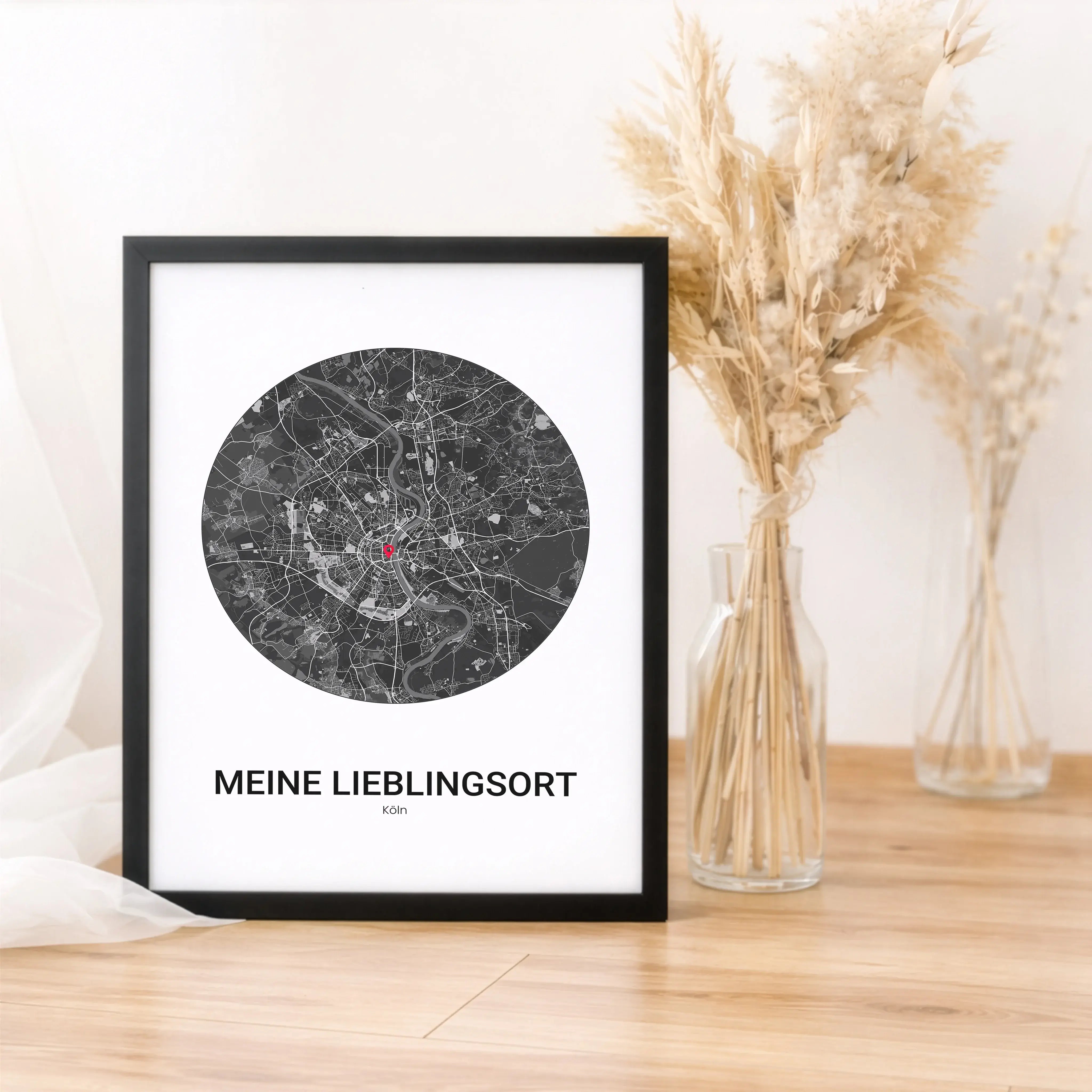 Stadtkarte Poster Circle-Personalisiertes Poster-famprints-Das Stadtkarte Poster Circle macht aus einem Ort eine persönliche Erinnerung. Du gestaltest einen runden Stadtplan genau nach deinen Vorstellungen und hältst einen Platz fest, der für dich Bedeutu