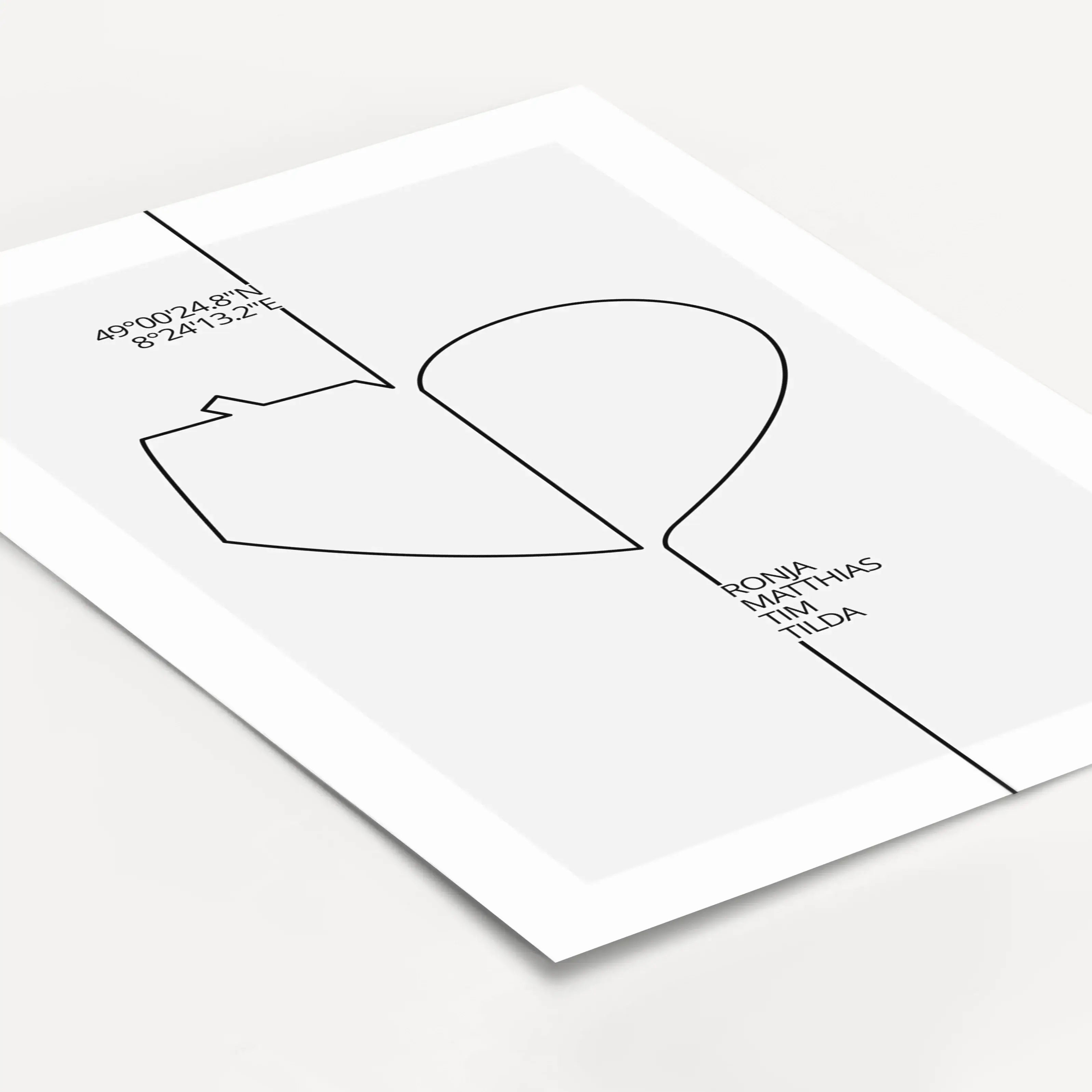 Familienposter Herz Haus-famprints-Personalisiertes Poster-Auf dem Familienposter Herz Haus findest du im Line Art Stil ein Herz und ein Haus. Beides zusammen deutet ein komplettes Herz an. Auf der linken Seite - der Hausseite - kannst du das Poster oberh